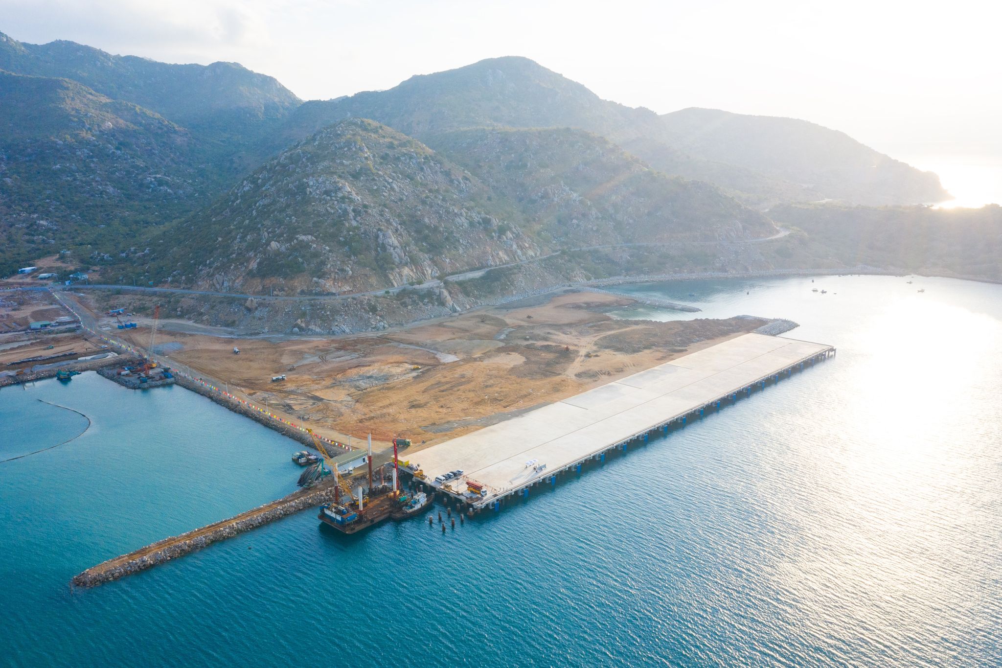 Vượt khó thi công, Cảng Cà Ná tại Ninh Thuận sắp vận hành - Ảnh 1.