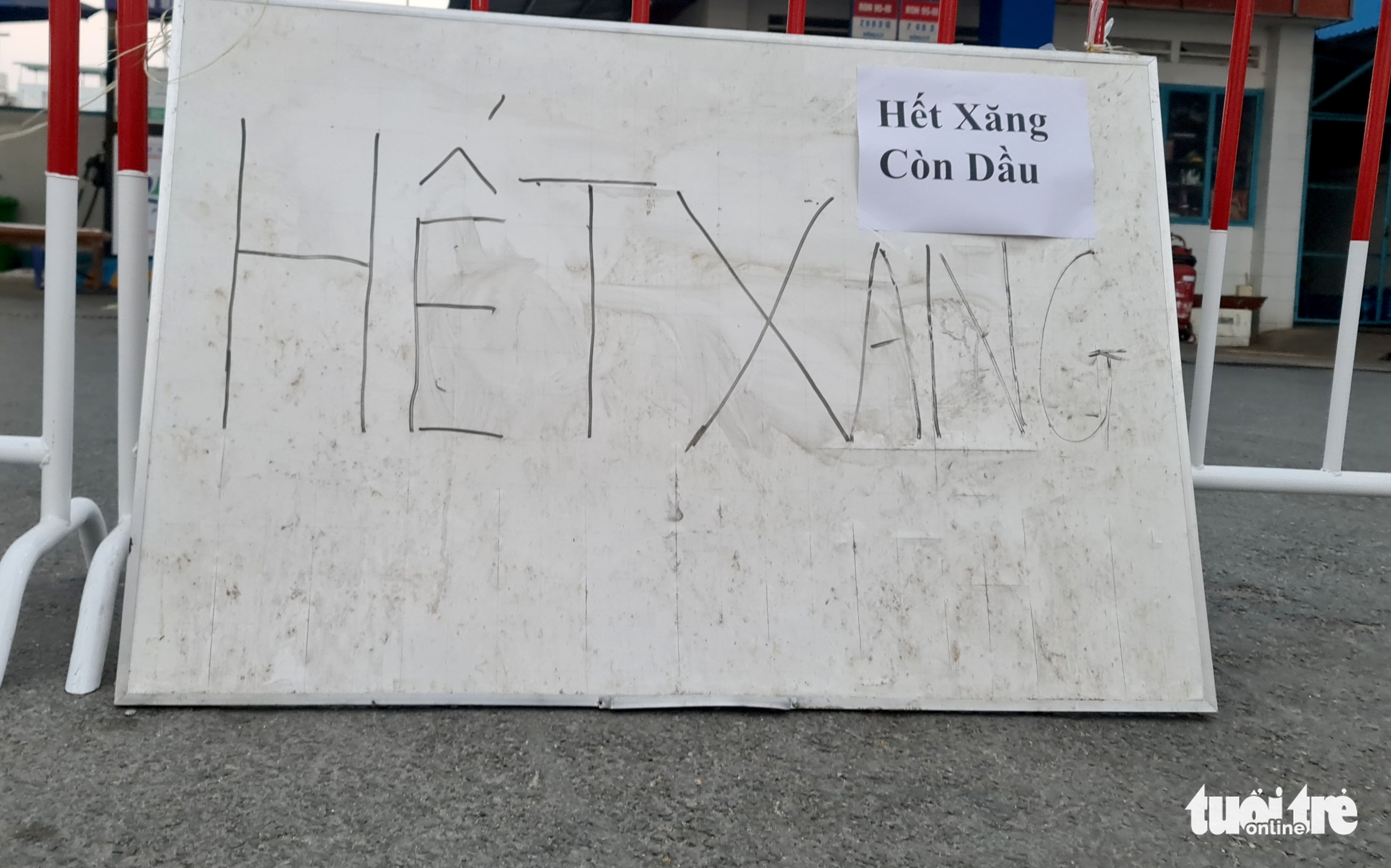 Tái diễn tình trạng ‘hết xăng, còn dầu’ ở TP.HCM - Ảnh 3. Tái diễn tình trạng ‘hết xăng, còn dầu’ ở TP.HCM - Ảnh 3.