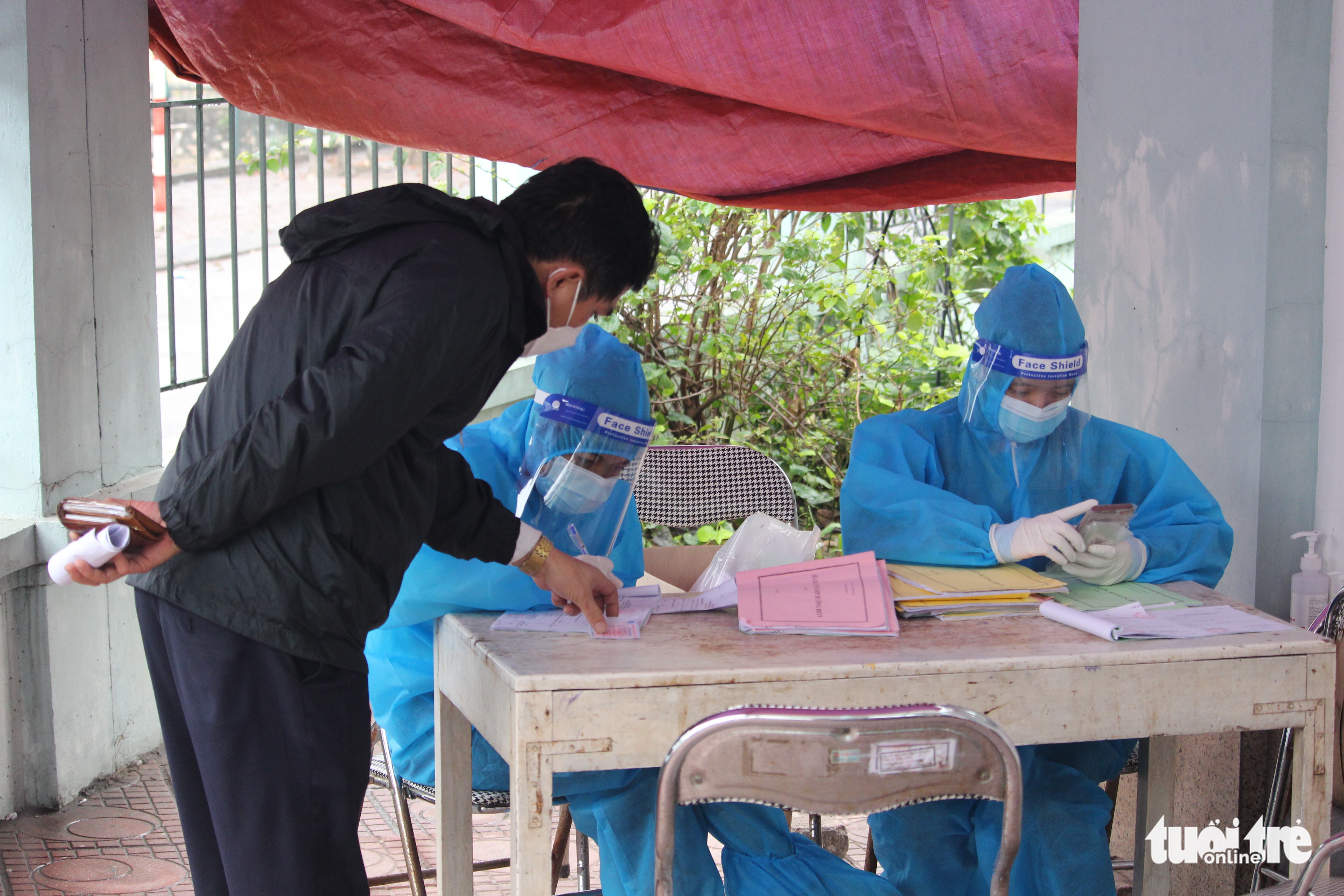 Tin sáng 13-3: Hà Nội có tổng số ca COVID-19 cao nhất nước, số tử vong tiếp tục giảm - Ảnh 5. Tin sáng 13-3: Hà Nội có tổng số ca COVID-19 cao nhất nước, số tử vong tiếp tục giảm - Ảnh 5.