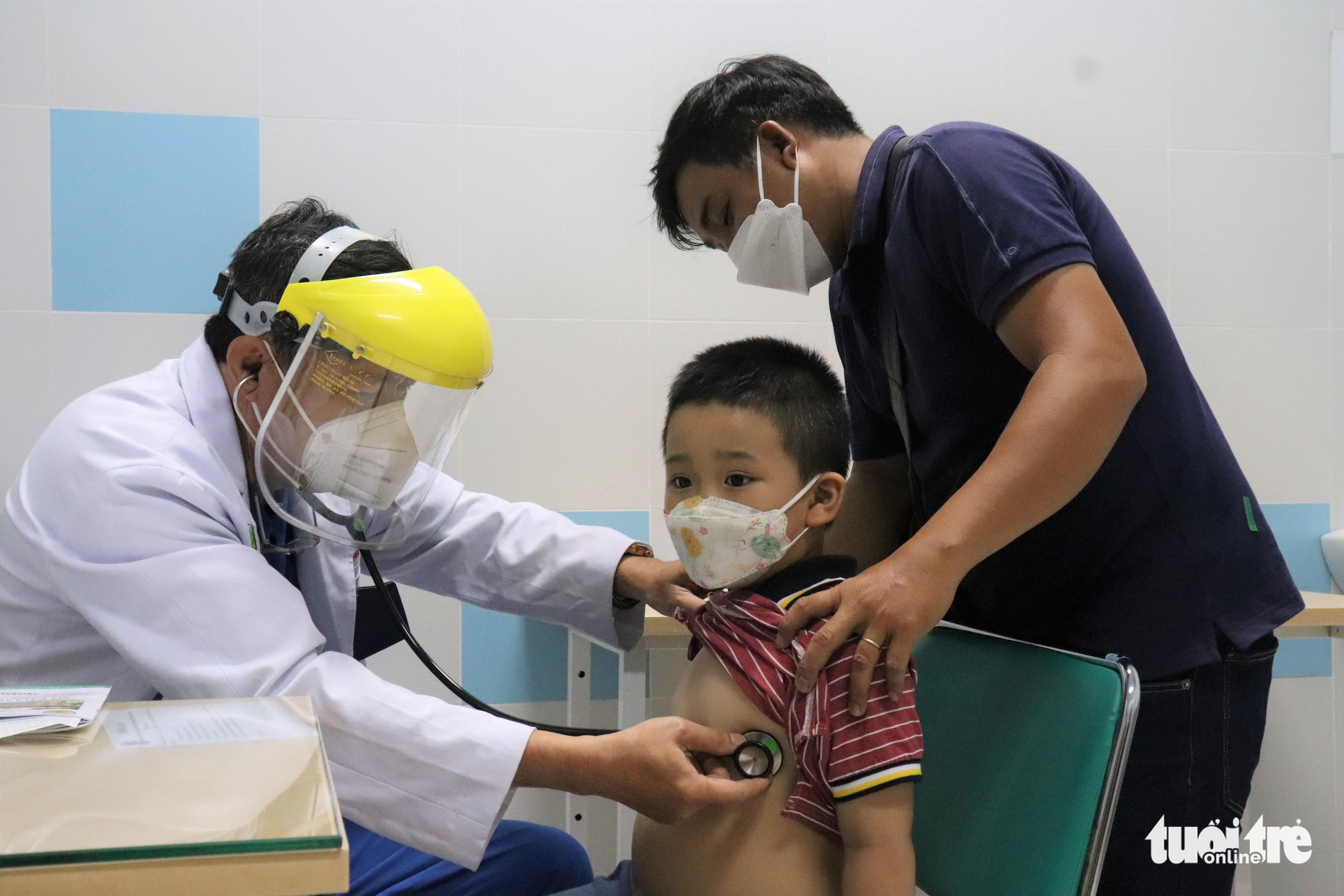 Khỏi COVID-19 mà vẫn ho hàng tháng trời, vì sao? - Ảnh 1. Khỏi COVID-19 mà vẫn ho hàng tháng trời, vì sao? - Ảnh 1.