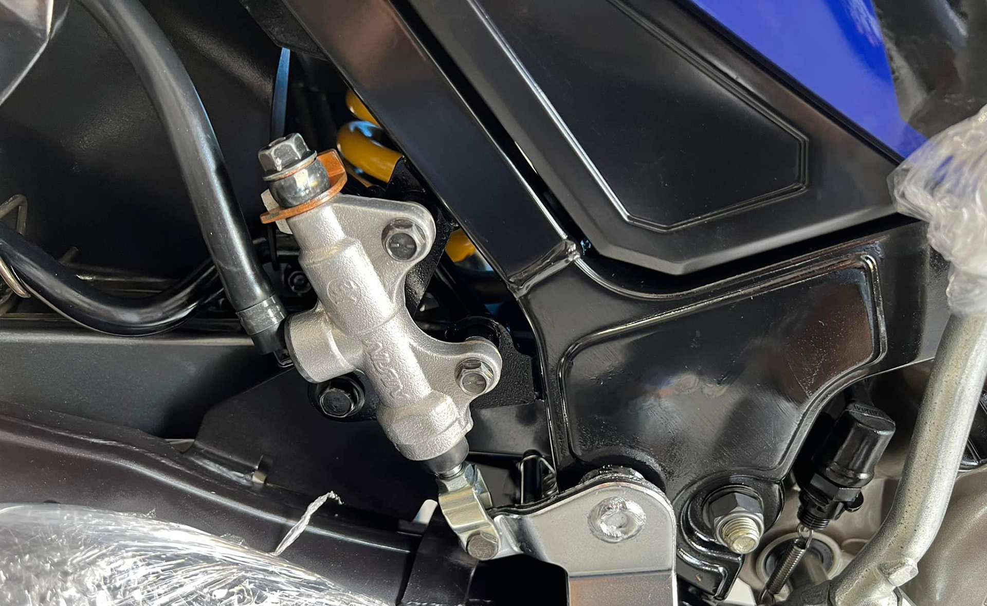 Dân buôn hét giá xe máy Yamaha 125ZR bản đặc biệt hơn 400 triệu đồng, ngang VinFast Fadil - Ảnh 5. Dân buôn hét giá xe máy Yamaha 125ZR bản đặc biệt hơn 400 triệu đồng, ngang VinFast Fadil - Ảnh 5.