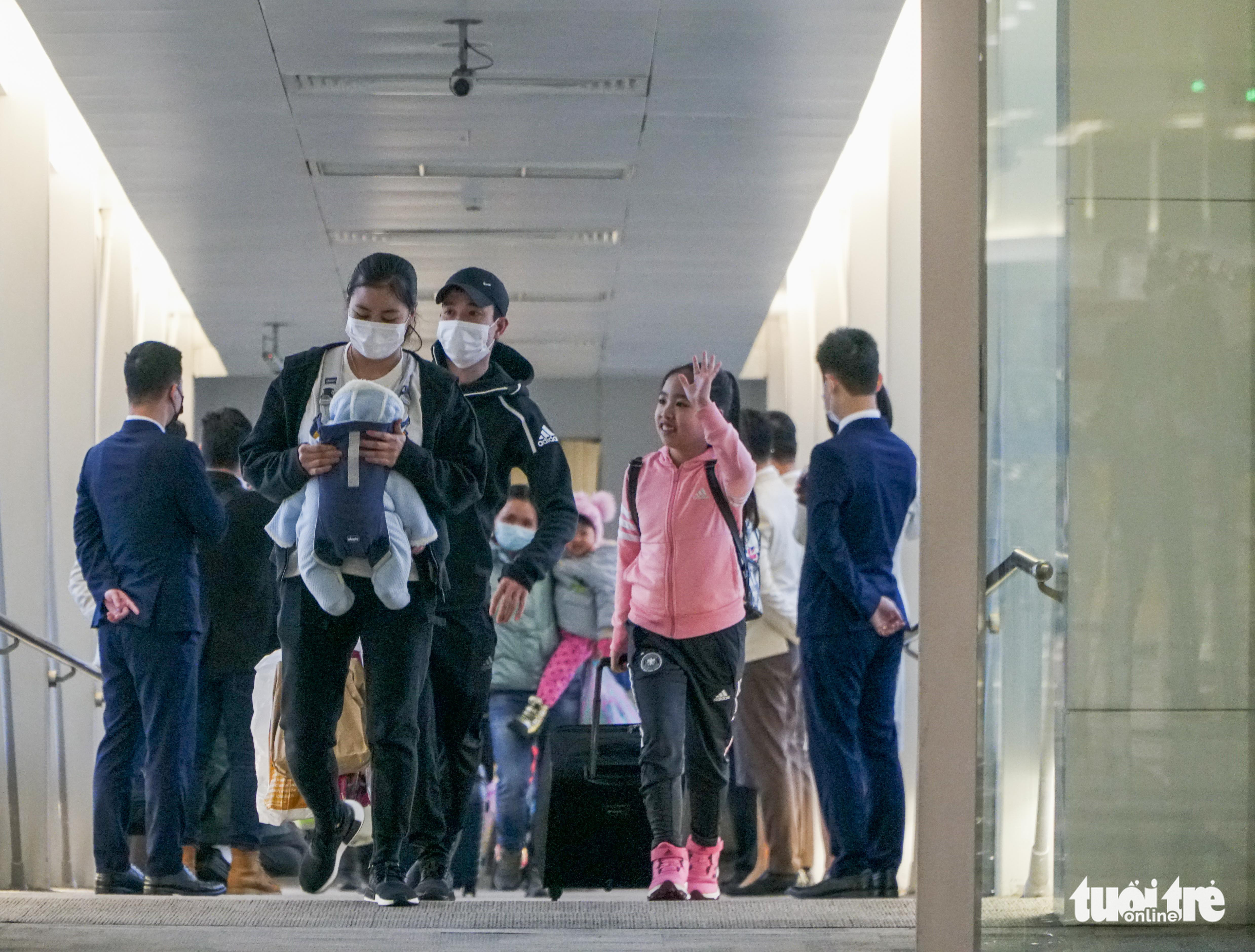 Việt Nam phản hồi thông tin chậm trễ sơ tán người Việt ở Ukraine về nước - Ảnh 1. Việt Nam phản hồi thông tin chậm trễ sơ tán người Việt ở Ukraine về nước - Ảnh 1.