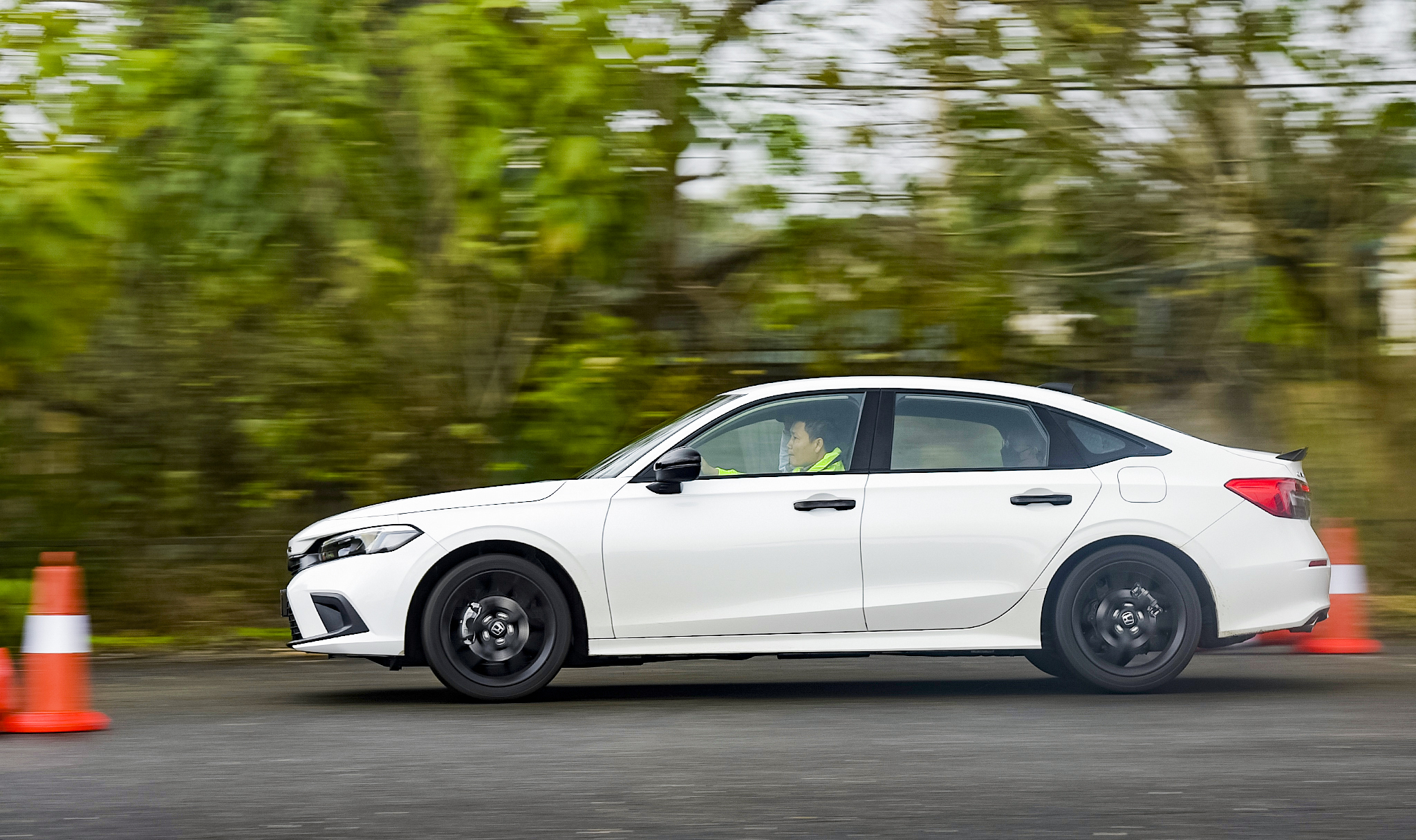 5 cách đơn giản chạy ôtô tiết kiệm xăng trong thời tăng giá kỷ lục - Ảnh 1. 5 cách đơn giản chạy ôtô tiết kiệm xăng trong thời tăng giá kỷ lục - Ảnh 1.