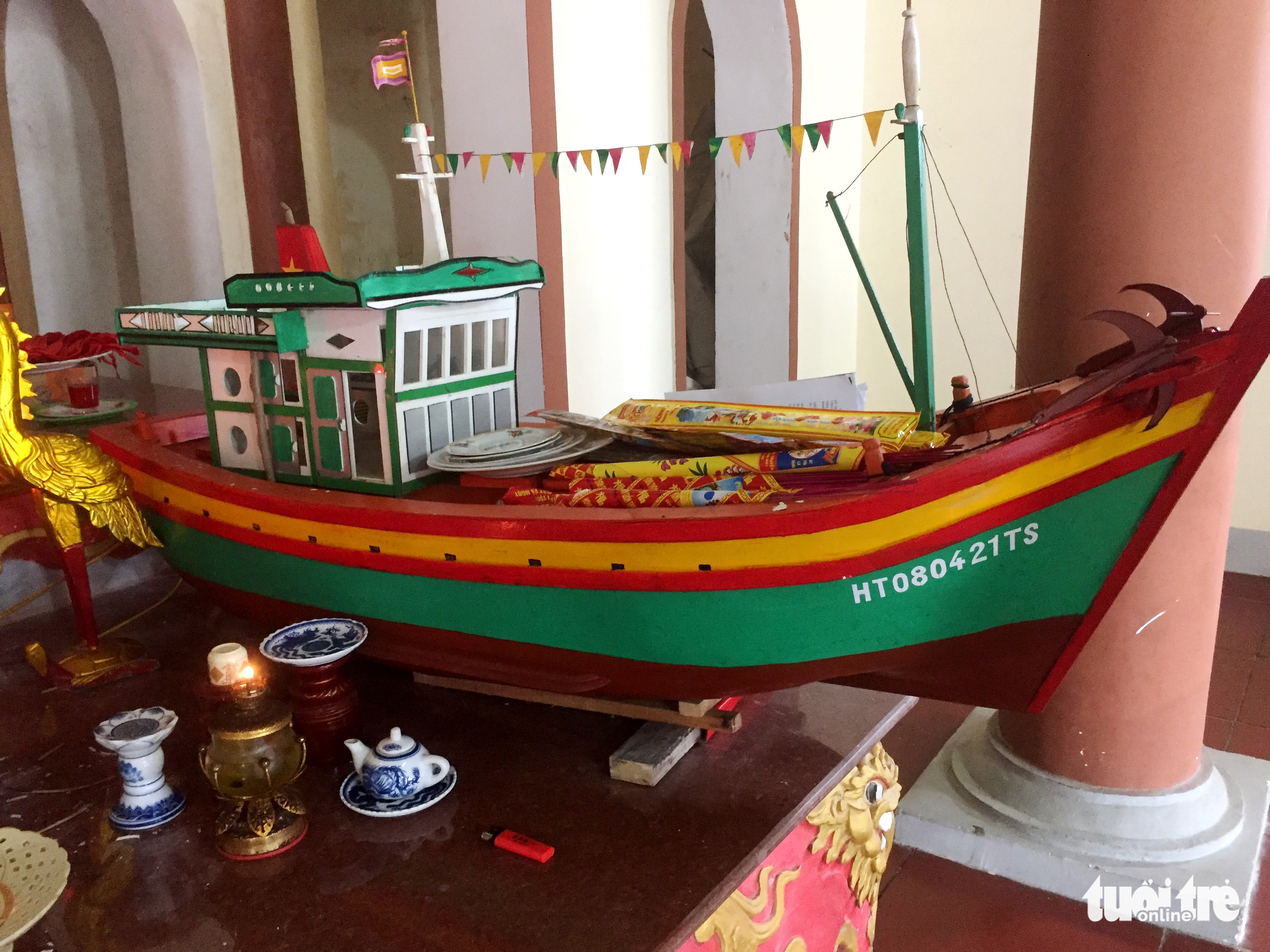 Tục an táng cá voi như người chết của ngư dân Hà Tĩnh - Ảnh 8. Tục an táng cá voi như người chết của ngư dân Hà Tĩnh - Ảnh 8.