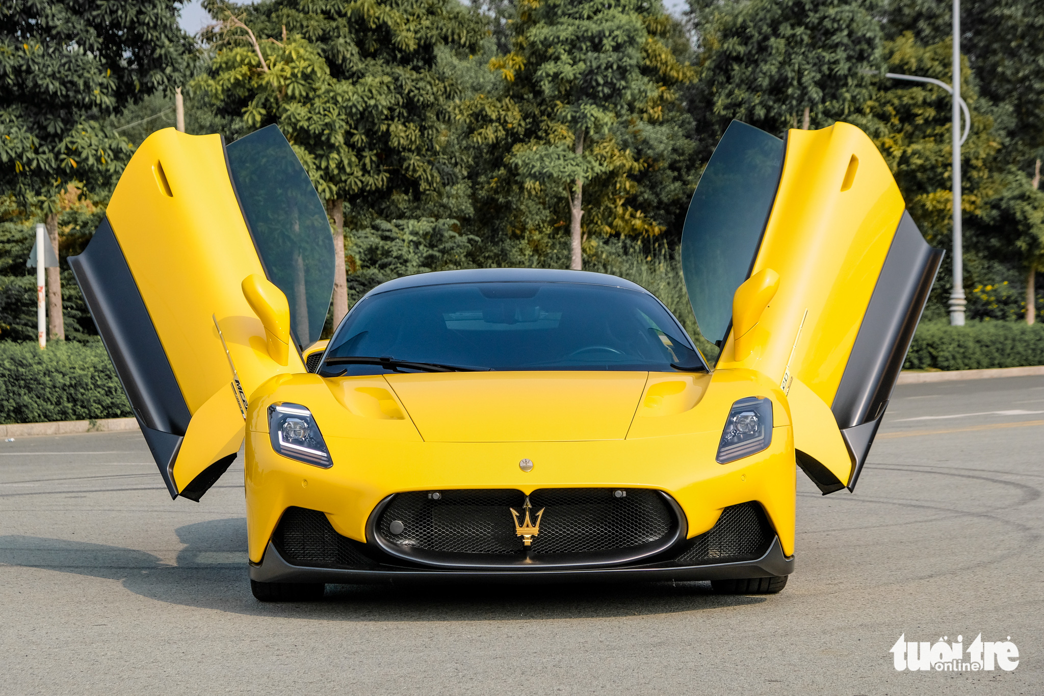 Khám phá Maserati MC20 mạ vàng độc nhất Việt Nam: Chi phí hơn 2 tỉ đồng, thi công 1.000 giờ - Ảnh 1. Khám phá Maserati MC20 mạ vàng độc nhất Việt Nam: Chi phí hơn 2 tỉ đồng, thi công 1.000 giờ - Ảnh 1.