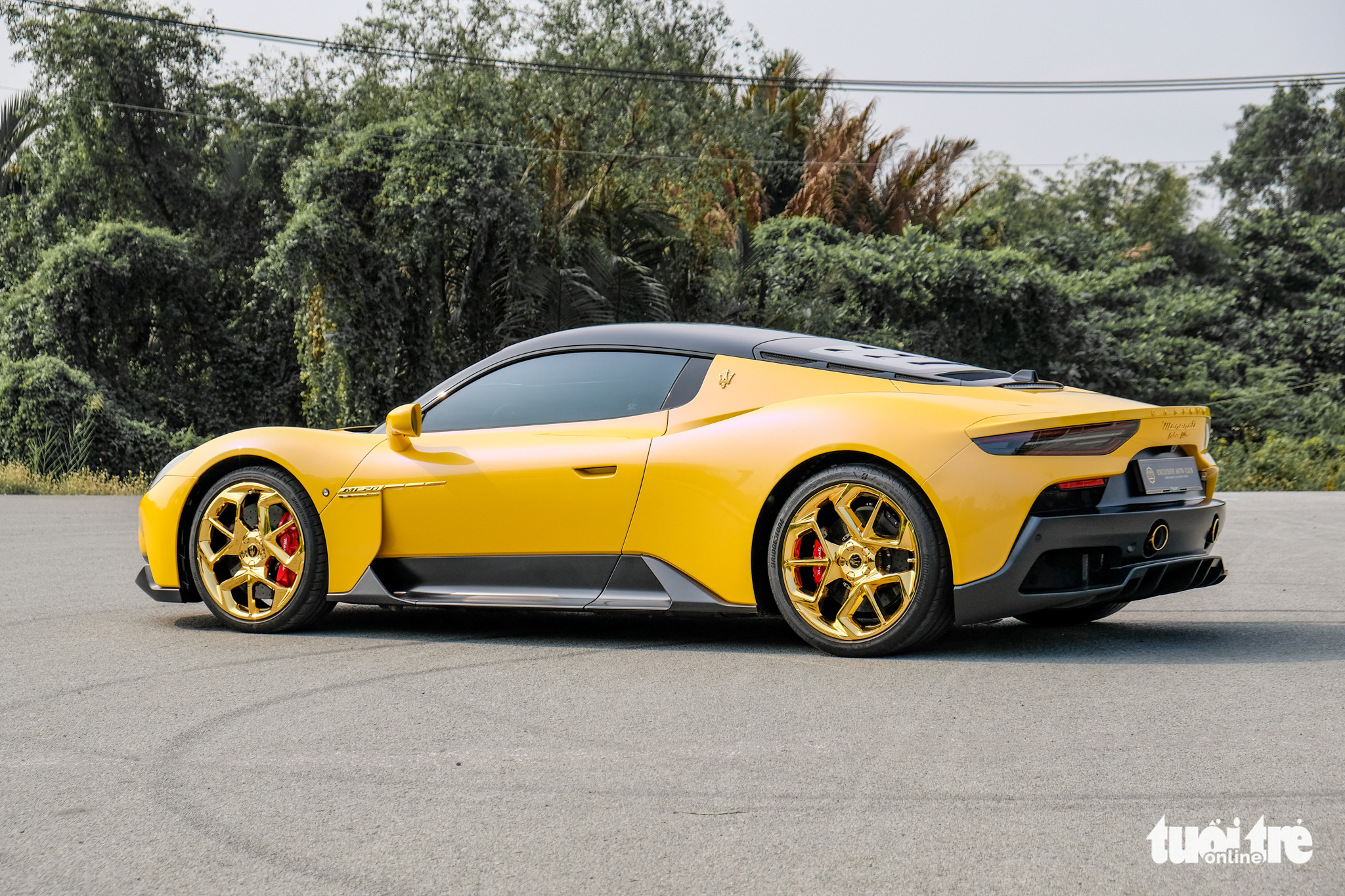 Khám phá Maserati MC20 mạ vàng độc nhất Việt Nam: Chi phí hơn 2 tỉ đồng, thi công 1.000 giờ - Ảnh 9. Khám phá Maserati MC20 mạ vàng độc nhất Việt Nam: Chi phí hơn 2 tỉ đồng, thi công 1.000 giờ - Ảnh 9.