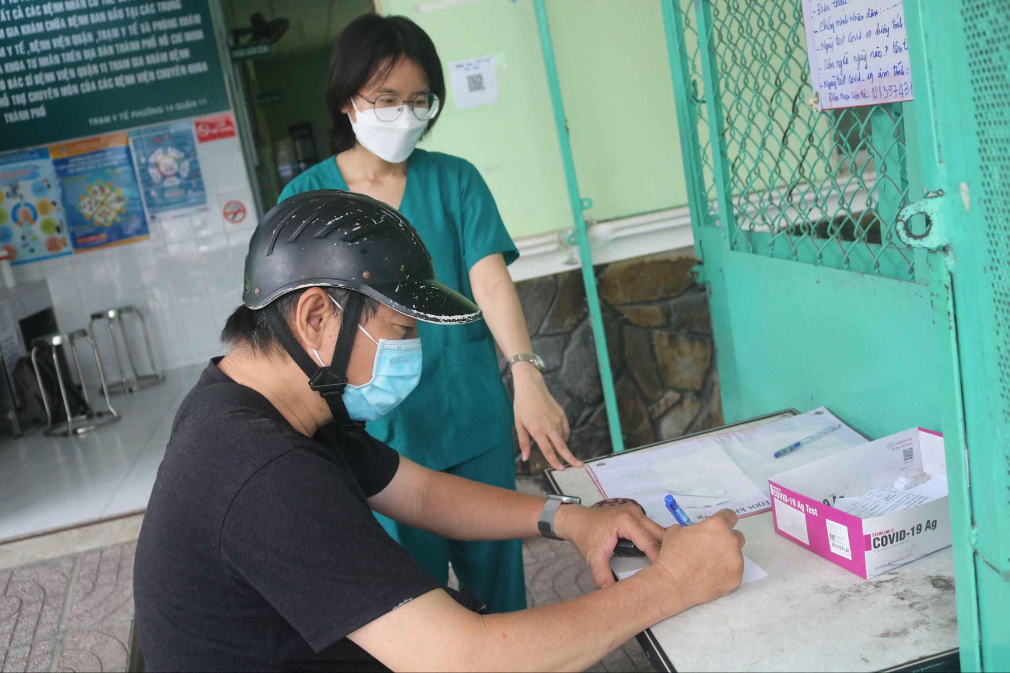 F0 có thể ngồi nhà khai báo, nhưng phần mềm còn lỗi, nhập tới nhập lui - Ảnh 1. F0 có thể ngồi nhà khai báo, nhưng phần mềm còn lỗi, nhập tới nhập lui - Ảnh 1.