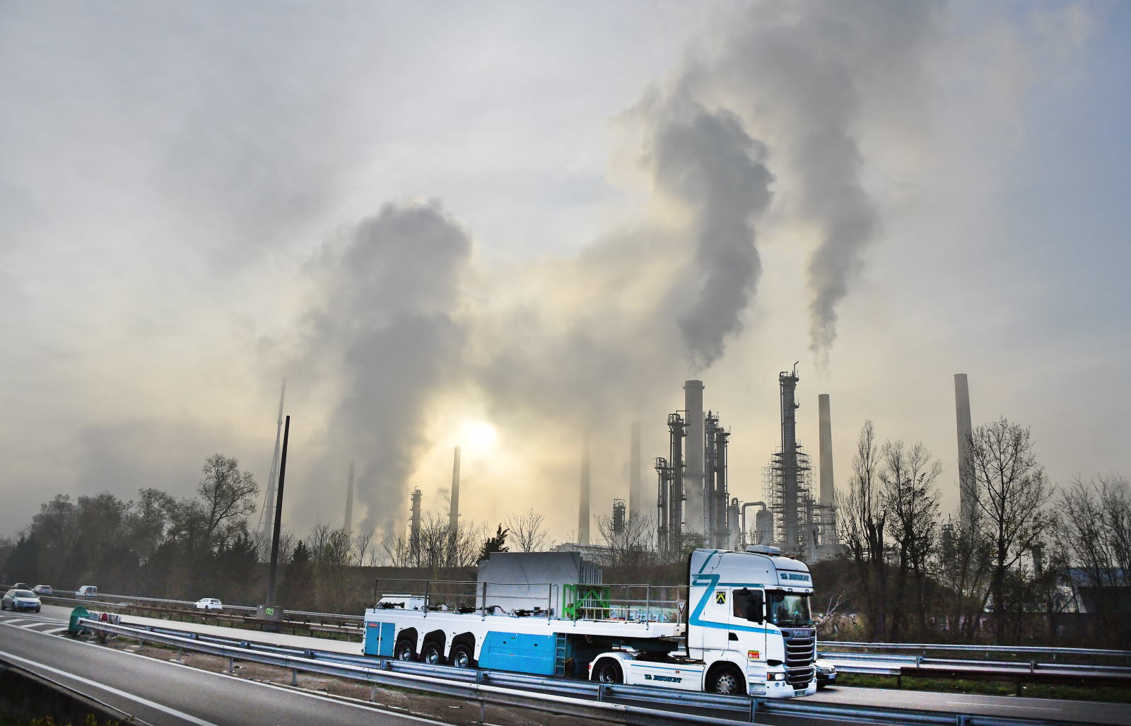 Vàng đen và những cú sốc khủng hoảng thế giới - Kỳ cuối: Bao giờ thế giới hết ám ảnh dầu mỏ? - Ảnh 1. Vàng đen và những cú sốc khủng hoảng thế giới - Kỳ cuối: Bao giờ thế giới hết ám ảnh dầu mỏ? - Ảnh 1.