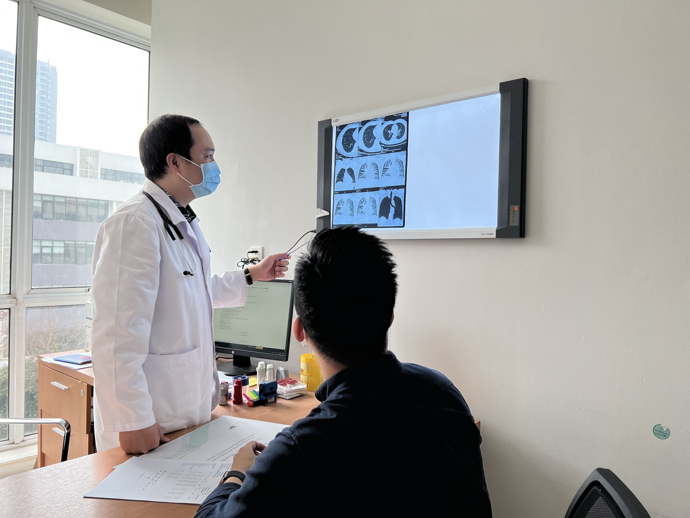 Rối loạn hệ miễn dịch: một hậu quả do COVID-19 gây ra - Ảnh 1.