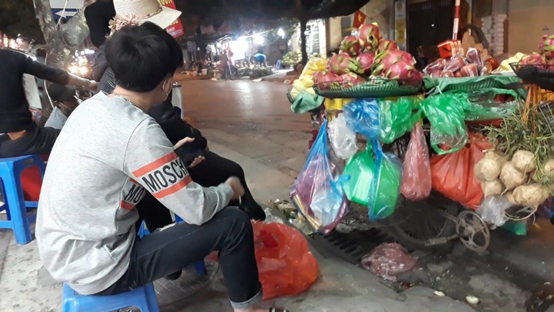 Nổi chìm đời hàng rong - Kỳ 3: Cả gia đình bán hàng rong - Ảnh 3. Nổi chìm đời hàng rong - Kỳ 3: Cả gia đình bán hàng rong - Ảnh 3.