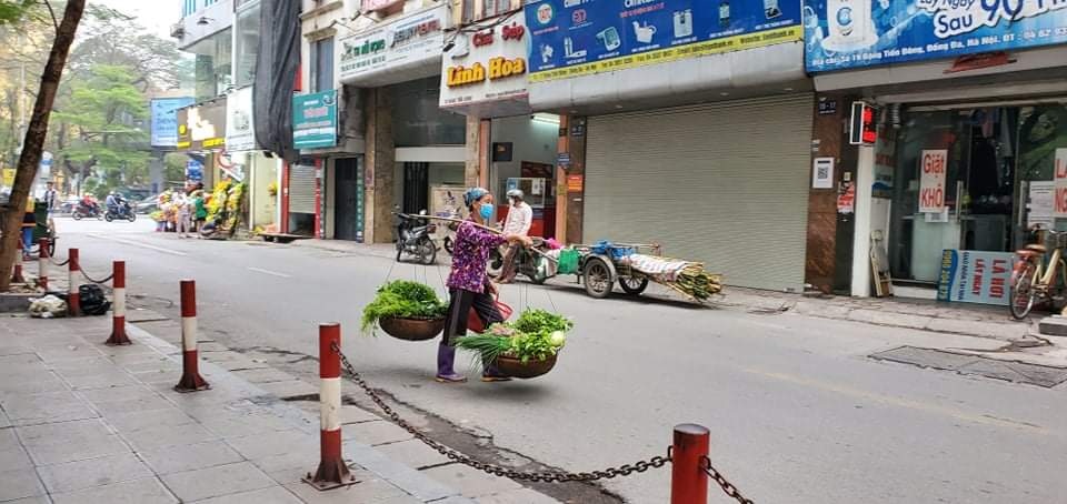 Nổi chìm đời hàng rong - Kỳ 3: Cả gia đình bán hàng rong - Ảnh 1. Nổi chìm đời hàng rong - Kỳ 3: Cả gia đình bán hàng rong - Ảnh 1.