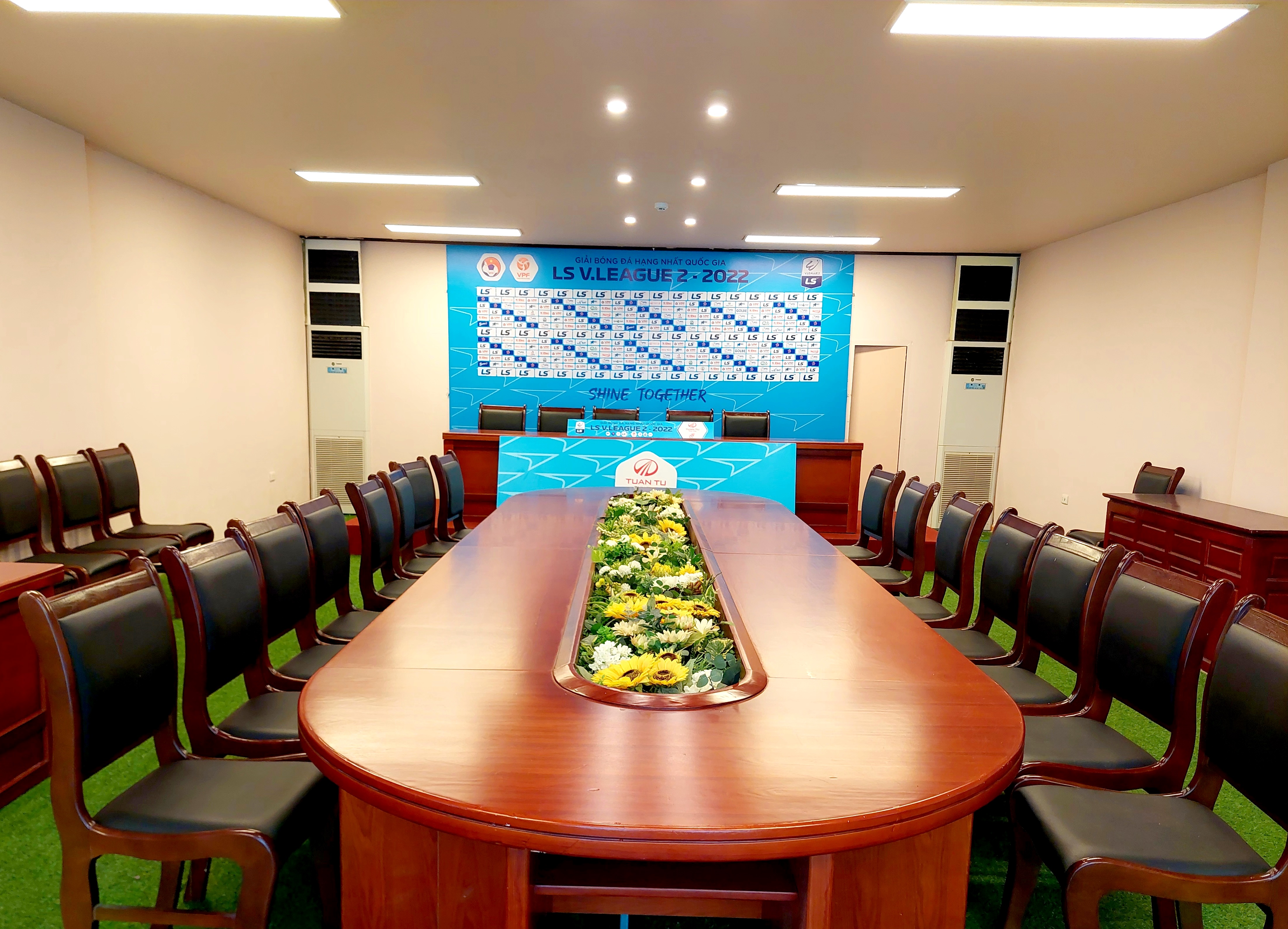 Sân Việt Trì chào đón thầy trò HLV Park Hang Seo đến thi đấu SEA Games 31 - Ảnh 8. Sân Việt Trì chào đón thầy trò HLV Park Hang Seo đến thi đấu SEA Games 31 - Ảnh 8.