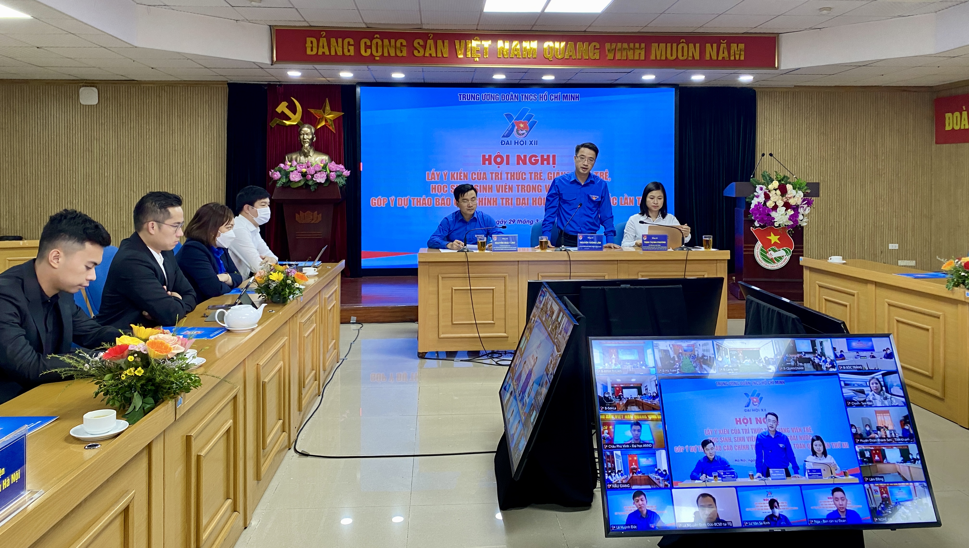 Giúp Gen Z loại bỏ thông tin xấu, độc như thế nào trên không gian mạng? - Ảnh 1. Giúp Gen Z loại bỏ thông tin xấu, độc như thế nào trên không gian mạng? - Ảnh 1.