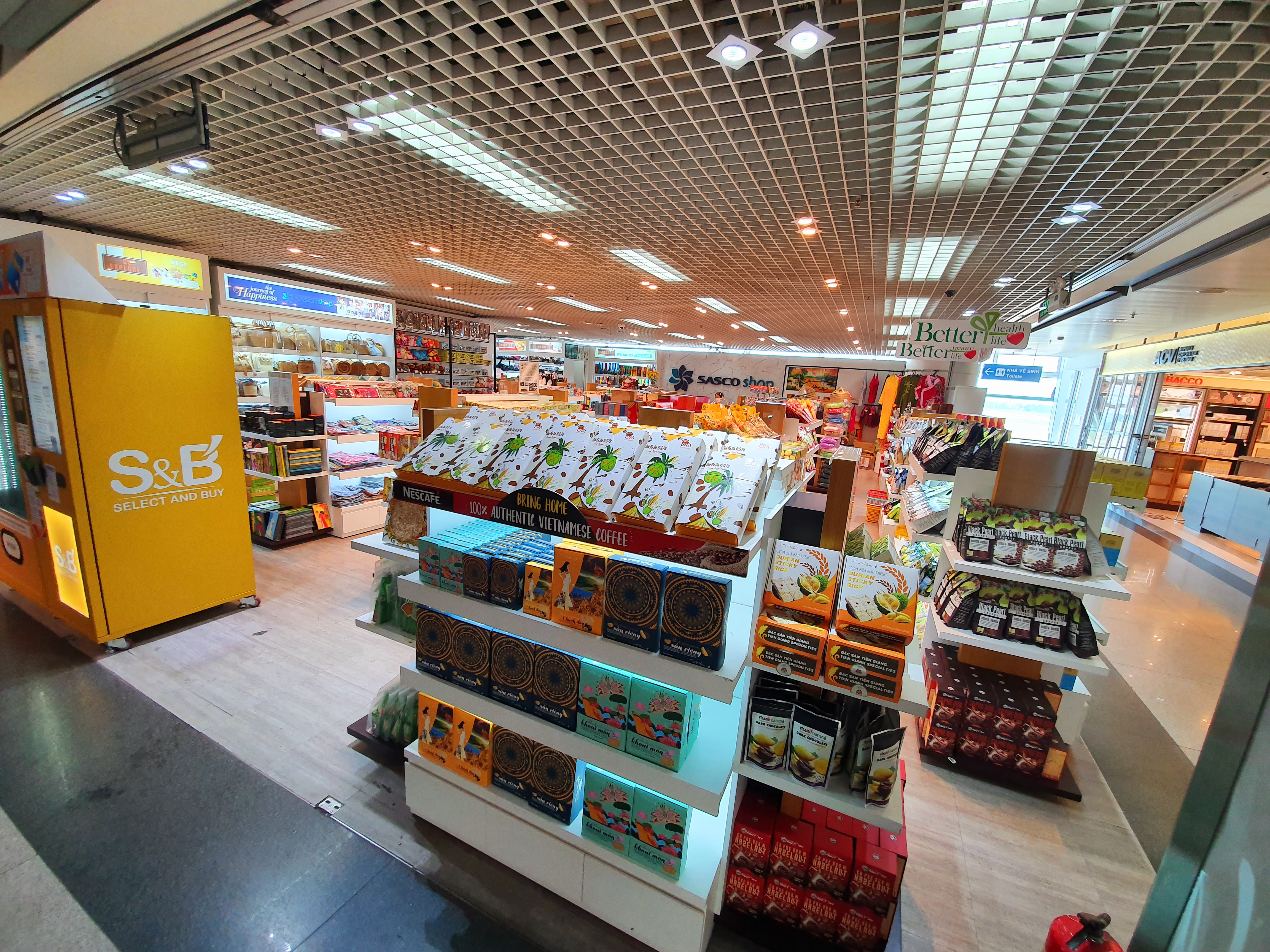 Rục rịch mở lại quầy cà phê, hàng miễn thuế... ở ga quốc tế Tân Sơn Nhất - Ảnh 4.