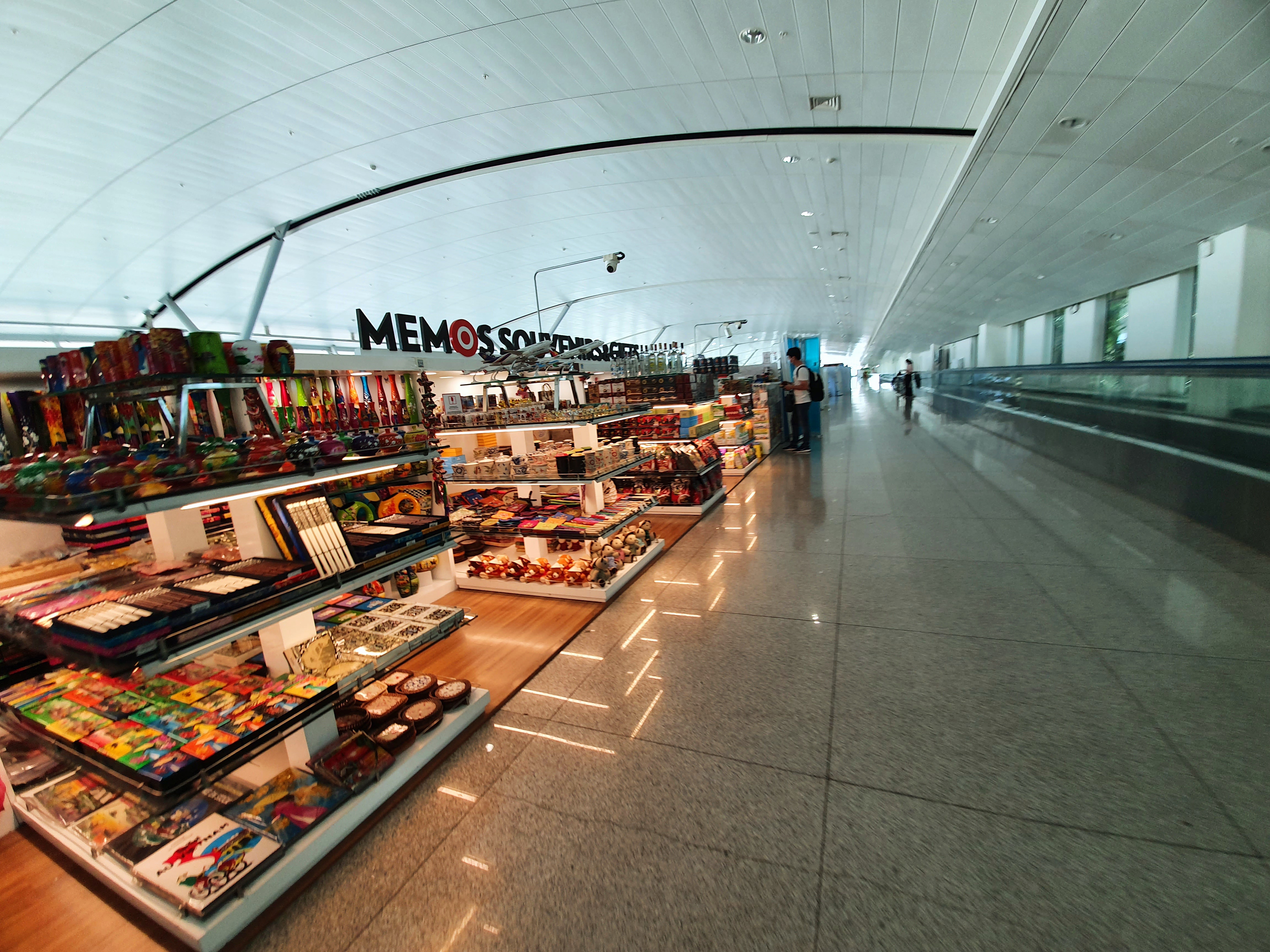 Rục rịch mở lại quầy cà phê, hàng miễn thuế... ở ga quốc tế Tân Sơn Nhất - Ảnh 6.