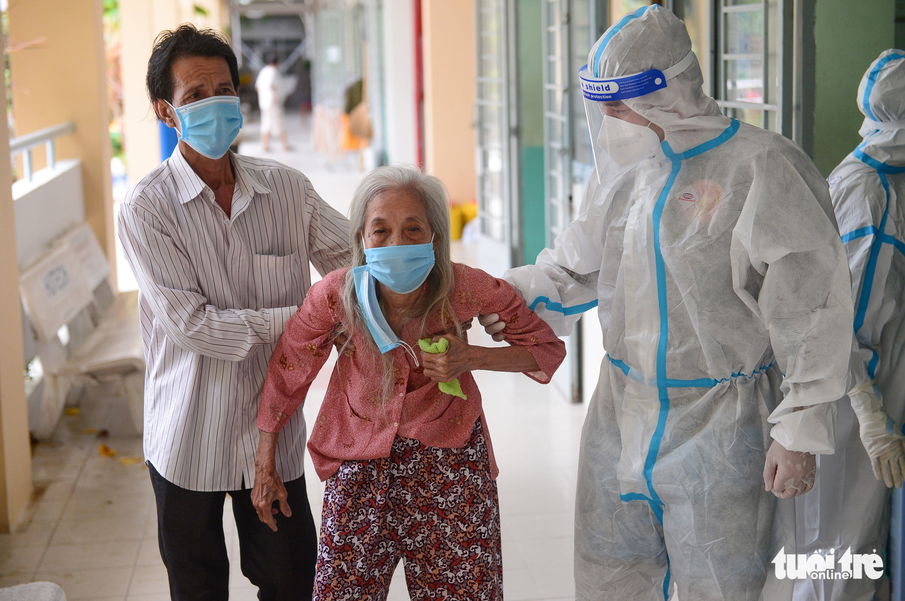 Tin sáng 4-3: Hà Nội liên tiếp dẫn đầu số ca nặng và tử vong vì COVID-19 trong những ngày qua - Ảnh 4. Tin sáng 4-3: Hà Nội liên tiếp dẫn đầu số ca nặng và tử vong vì COVID-19 trong những ngày qua - Ảnh 4.