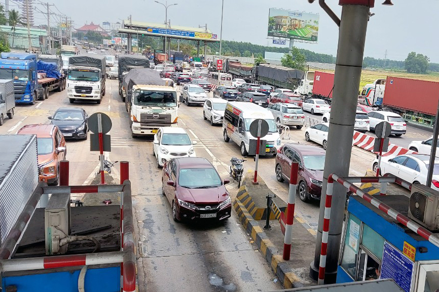 Hướng Vũng Tàu về TP.HCM, dân nói chạy 15 phút lại dừng, bên cao tốc bảo chạy đều đều - Ảnh 1. Hướng Vũng Tàu về TP.HCM, dân nói chạy 15 phút lại dừng, bên cao tốc bảo chạy đều đều - Ảnh 1.