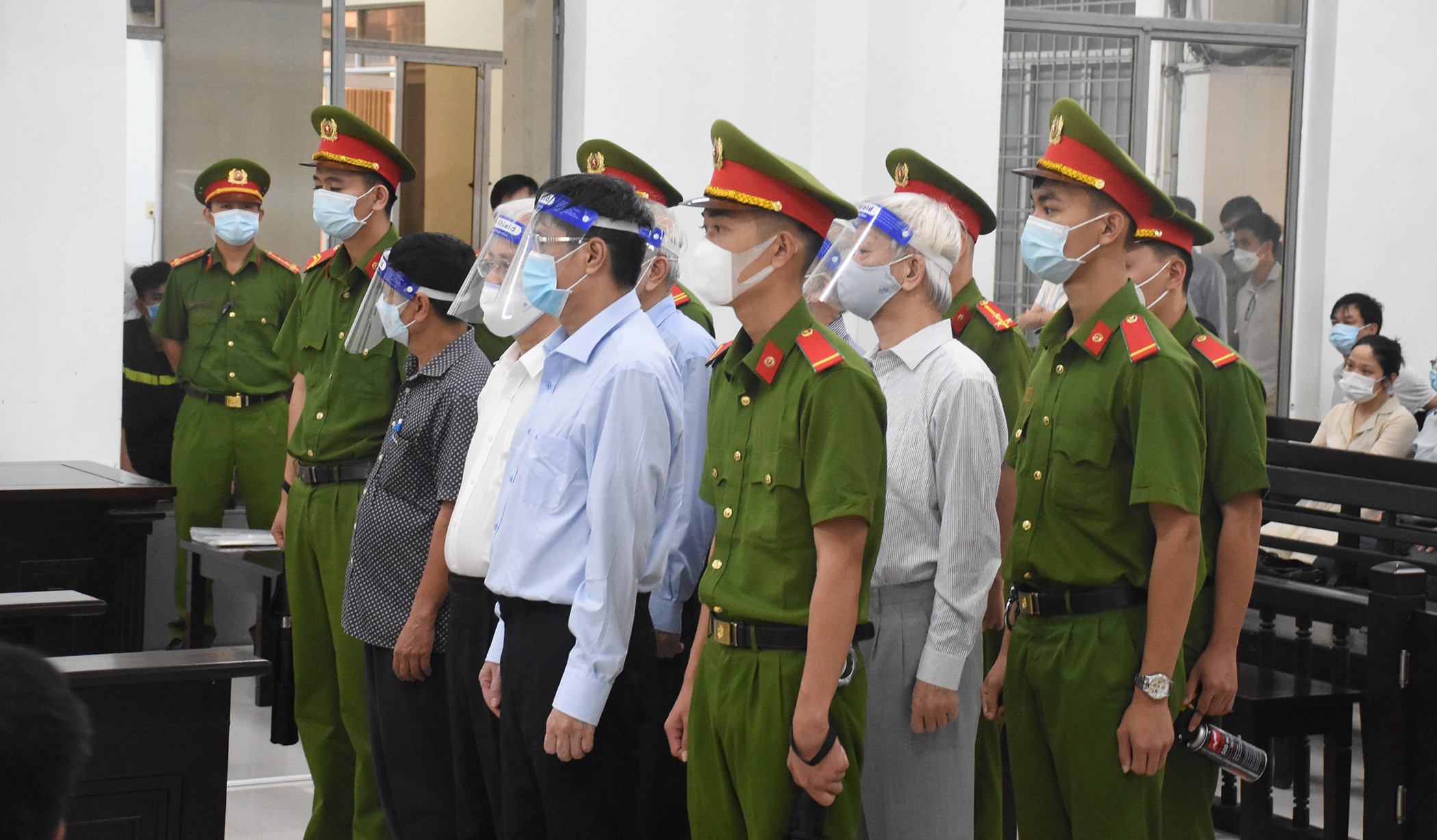 Cựu chủ tịch Khánh Hòa Nguyễn Chiến Thắng bị phạt 5 năm 6 tháng tù - Ảnh 1. Cựu chủ tịch Khánh Hòa Nguyễn Chiến Thắng bị phạt 5 năm 6 tháng tù - Ảnh 1.