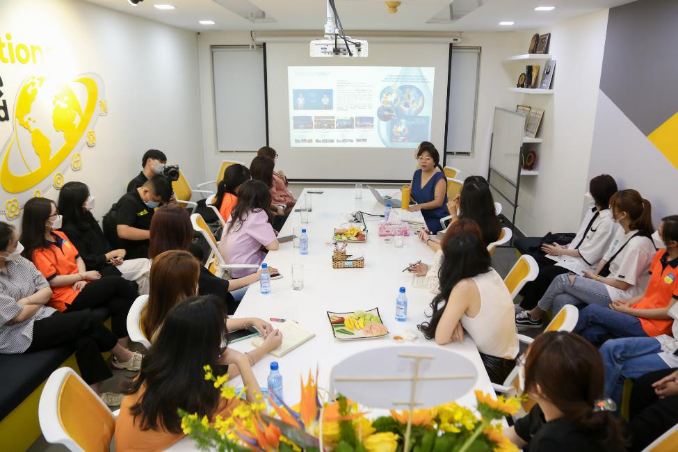 Sinh viên Quan hệ công chúng HUTECH ‘học lưu động’ cùng chuyên gia - Ảnh 2. Sinh viên Quan hệ công chúng HUTECH ‘học lưu động’ cùng chuyên gia - Ảnh 2.