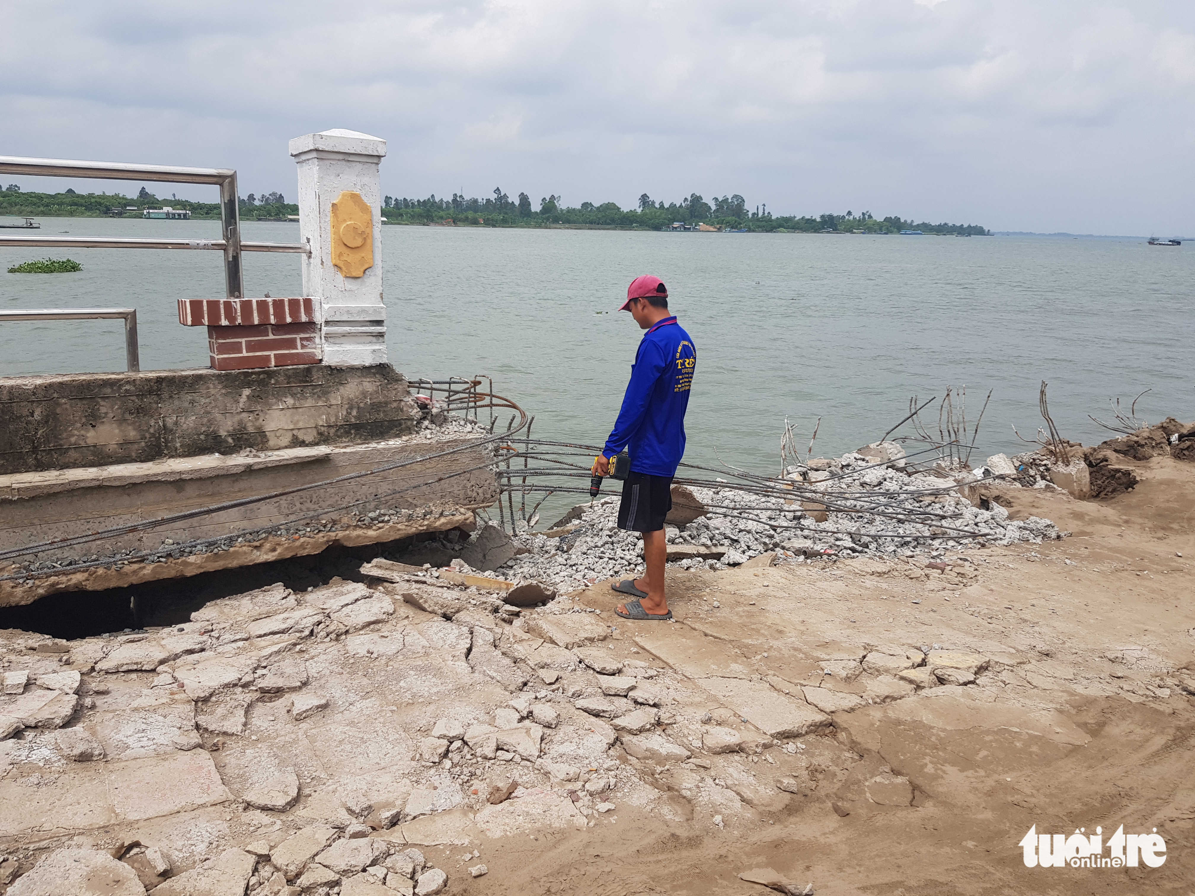 Bờ kè trăm tỉ chống xói lở sông Tiền chưa hết bảo hành đã sạt, lún - Ảnh 3.