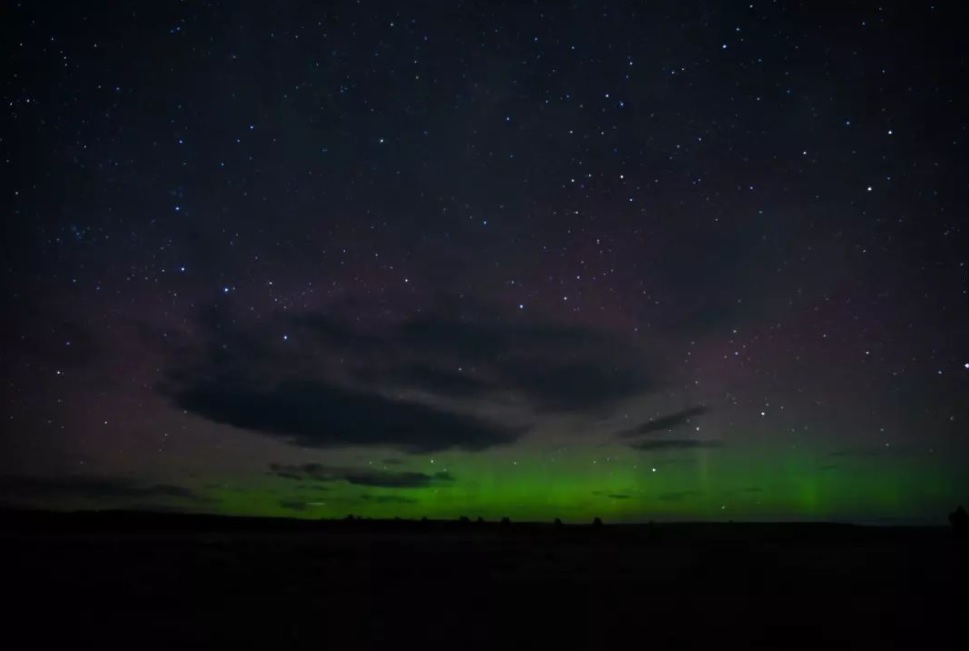 Những dải sáng tuyệt đẹp trong mùa cực quang 2022 - Ảnh 9. Những dải sáng tuyệt đẹp trong mùa cực quang 2022 - Ảnh 9.