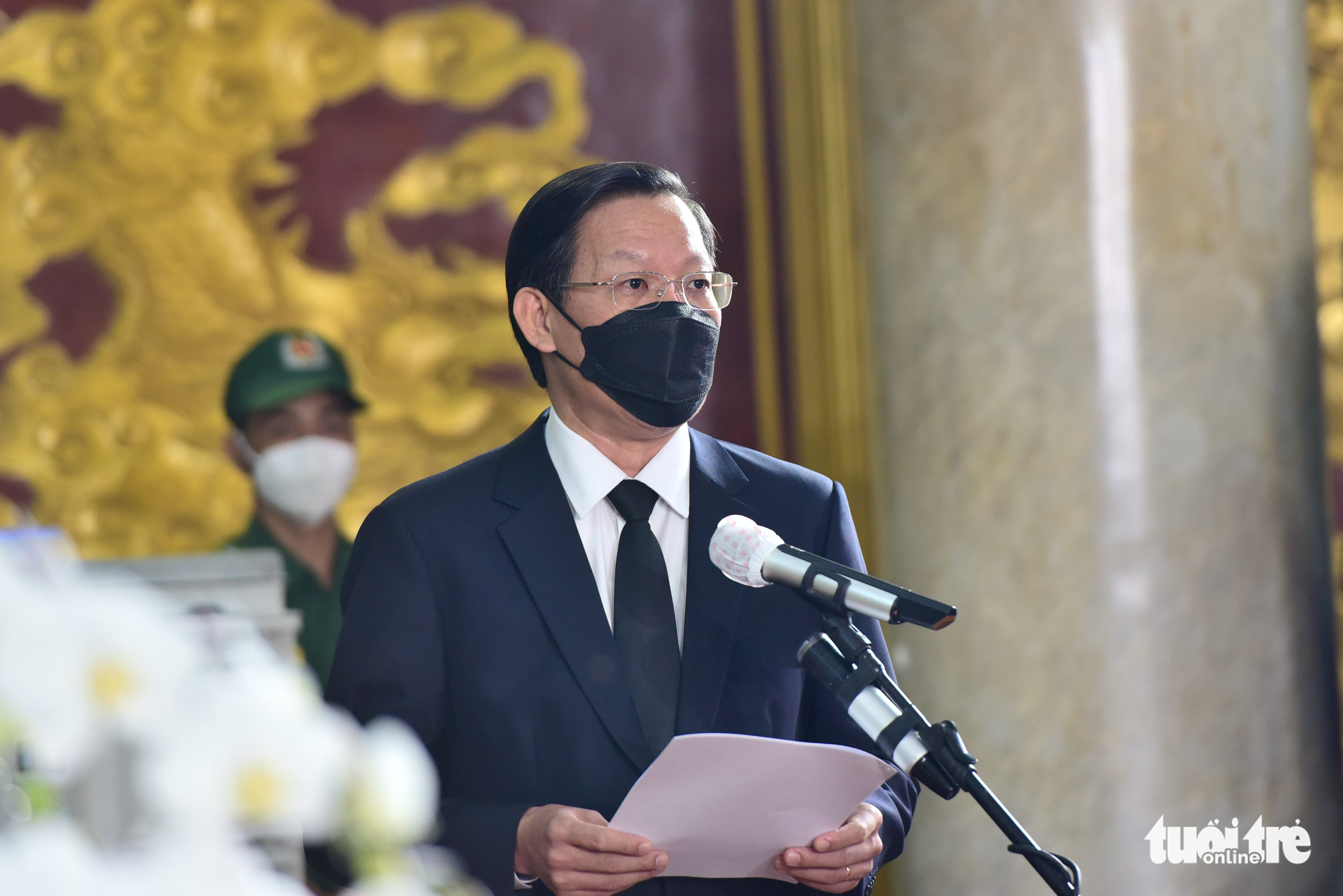 Sáng nay, tiễn đưa ông Lê Hòa Bình - phó chủ tịch thường trực TP.HCM - về nơi an nghỉ cuối cùng - Ảnh 5. Sáng nay, tiễn đưa ông Lê Hòa Bình - phó chủ tịch thường trực TP.HCM - về nơi an nghỉ cuối cùng - Ảnh 5.