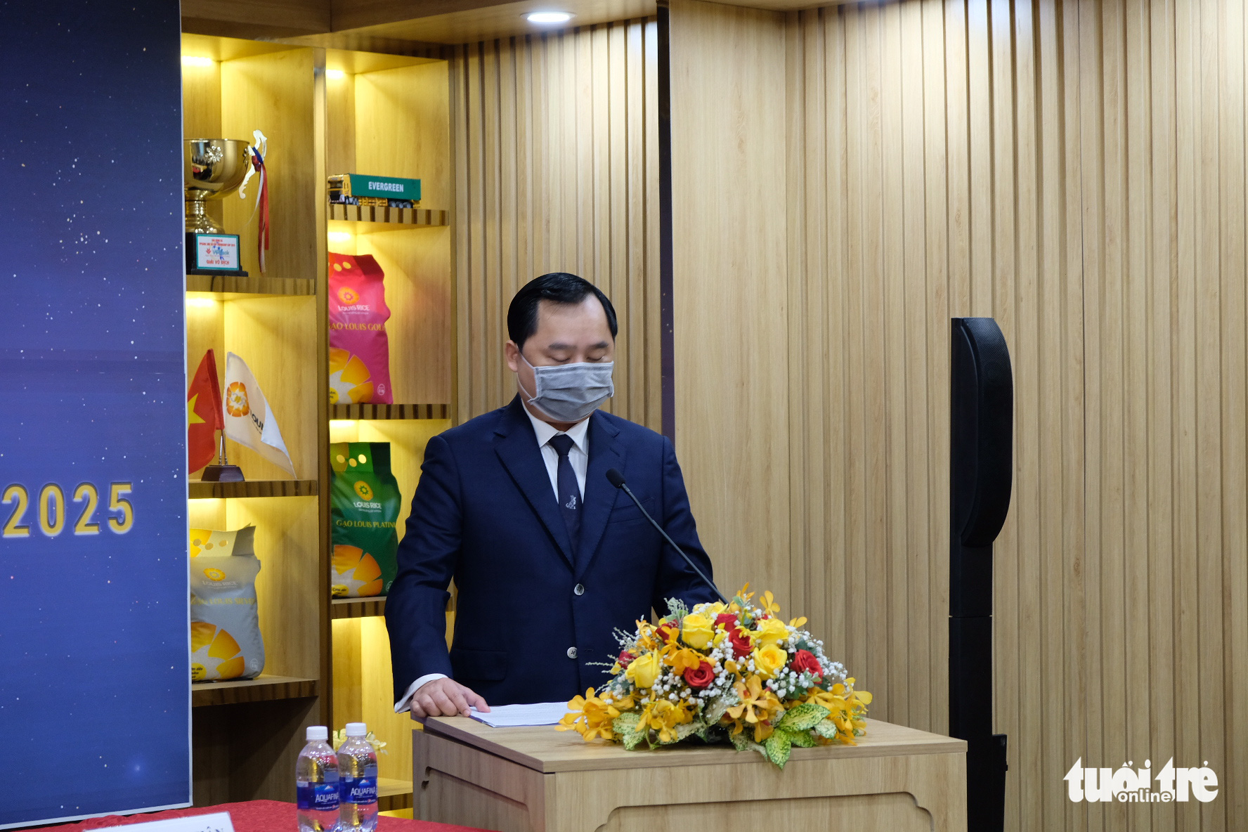 Cổ phiếu họ Louis và Chứng khoán Trí Việt bị giảm sàn ngay sau tin lãnh đạo bị bắt vì thao túng - Ảnh 1. Cổ phiếu họ Louis và Chứng khoán Trí Việt bị giảm sàn ngay sau tin lãnh đạo bị bắt vì thao túng - Ảnh 1.