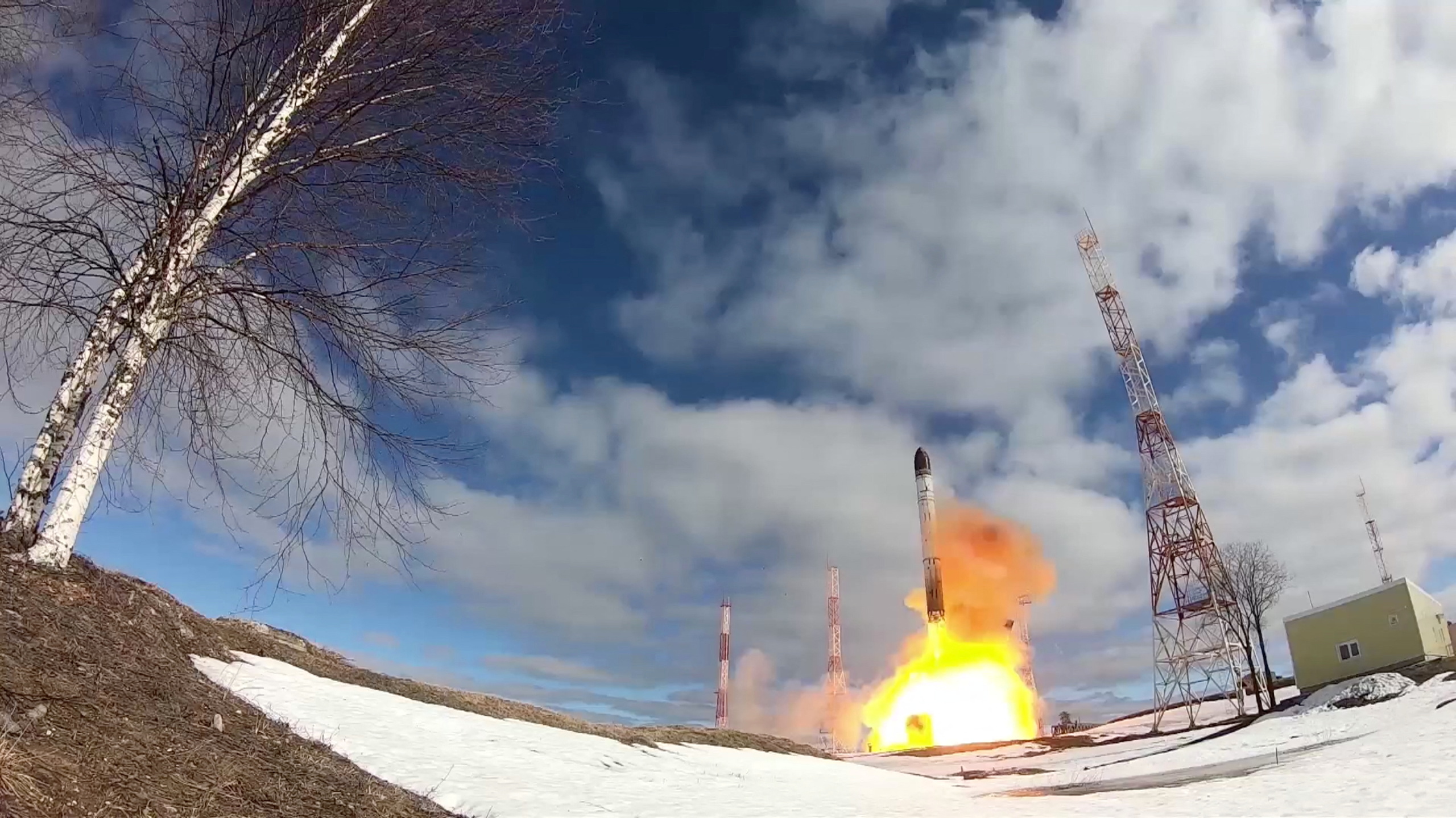 Nga công bố sắp triển khai tên lửa mạnh nhất thế giới, có thể tấn công hạt nhân Mỹ - Ảnh 1. Nga công bố sắp triển khai tên lửa mạnh nhất thế giới, có thể tấn công hạt nhân Mỹ - Ảnh 1.