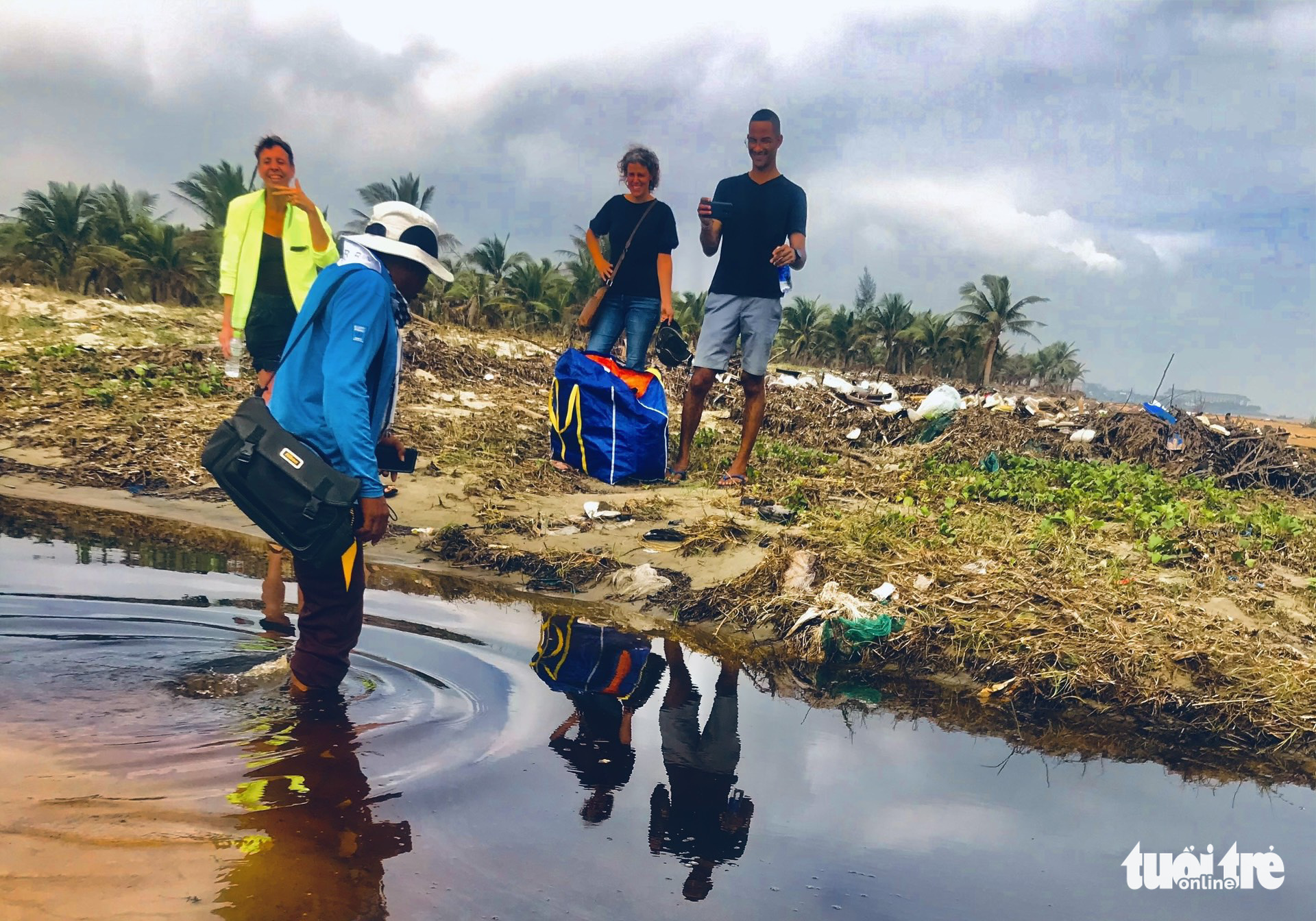 Mở Xưởng tái sinh, biến rác thành tác phẩm nghệ thuật - Ảnh 10. Mở Xưởng tái sinh, biến rác thành tác phẩm nghệ thuật - Ảnh 10.