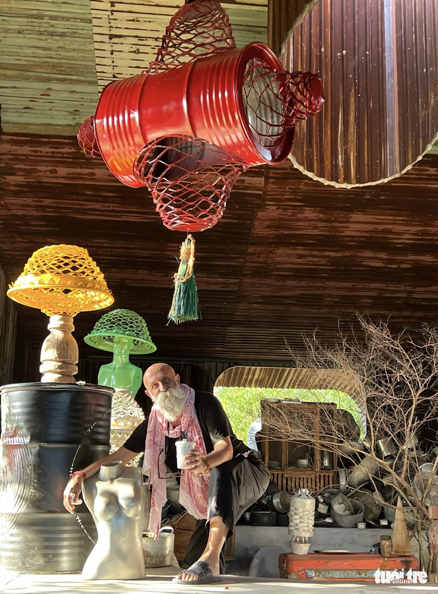 Mở Xưởng tái sinh, biến rác thành tác phẩm nghệ thuật - Ảnh 6. Mở Xưởng tái sinh, biến rác thành tác phẩm nghệ thuật - Ảnh 6.
