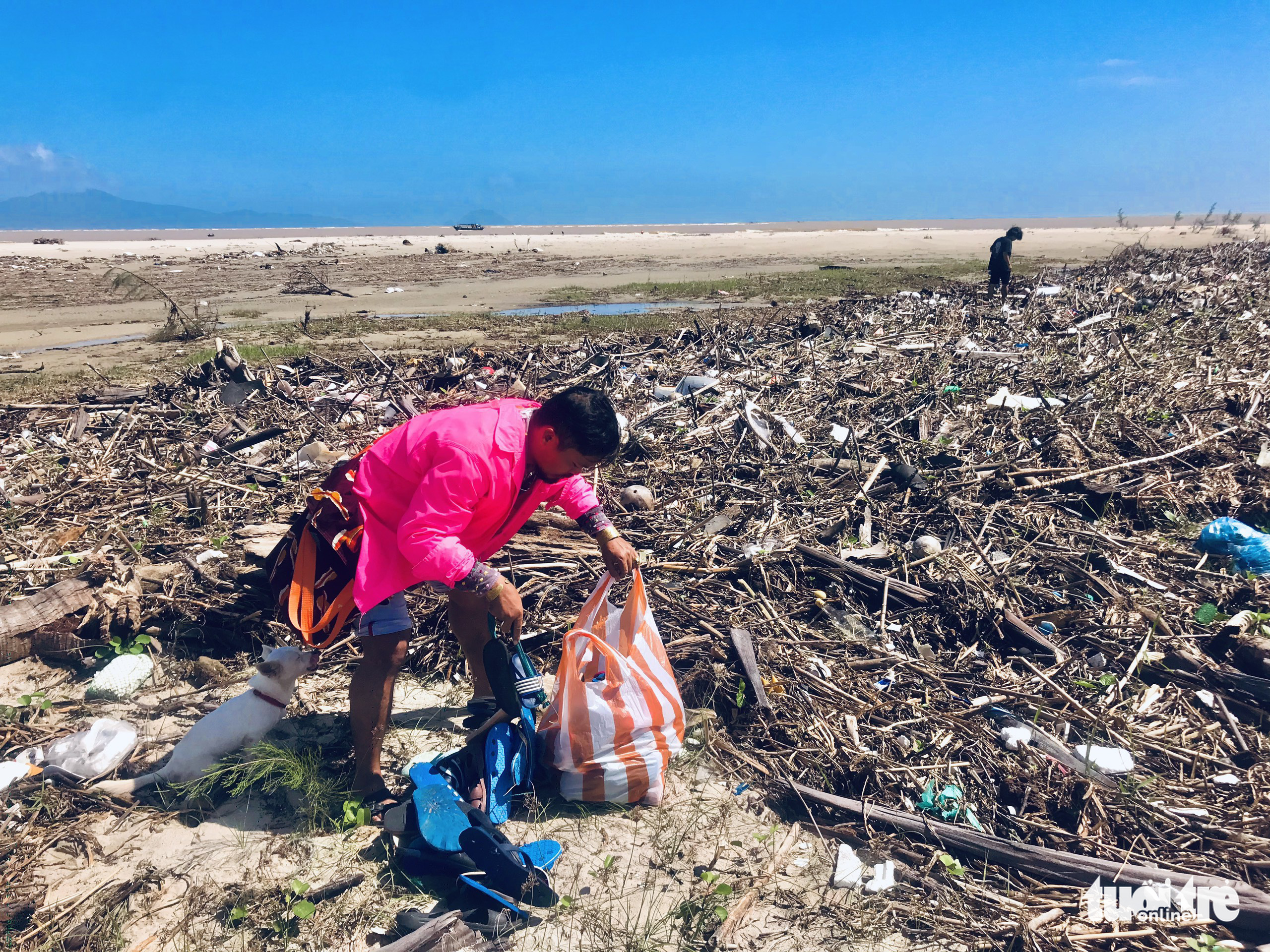 Mở Xưởng tái sinh, biến rác thành tác phẩm nghệ thuật - Ảnh 3. Mở Xưởng tái sinh, biến rác thành tác phẩm nghệ thuật - Ảnh 3.