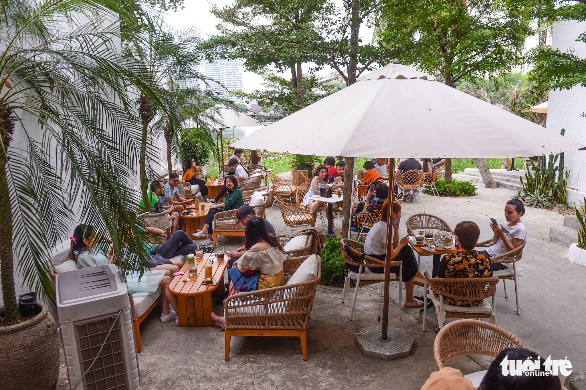 Thay vì tất bật nghỉ lễ, hãy tranh thủ sống chậm ở TP.HCM - Ảnh 1. Thay vì tất bật nghỉ lễ, hãy tranh thủ sống chậm ở TP.HCM - Ảnh 1.