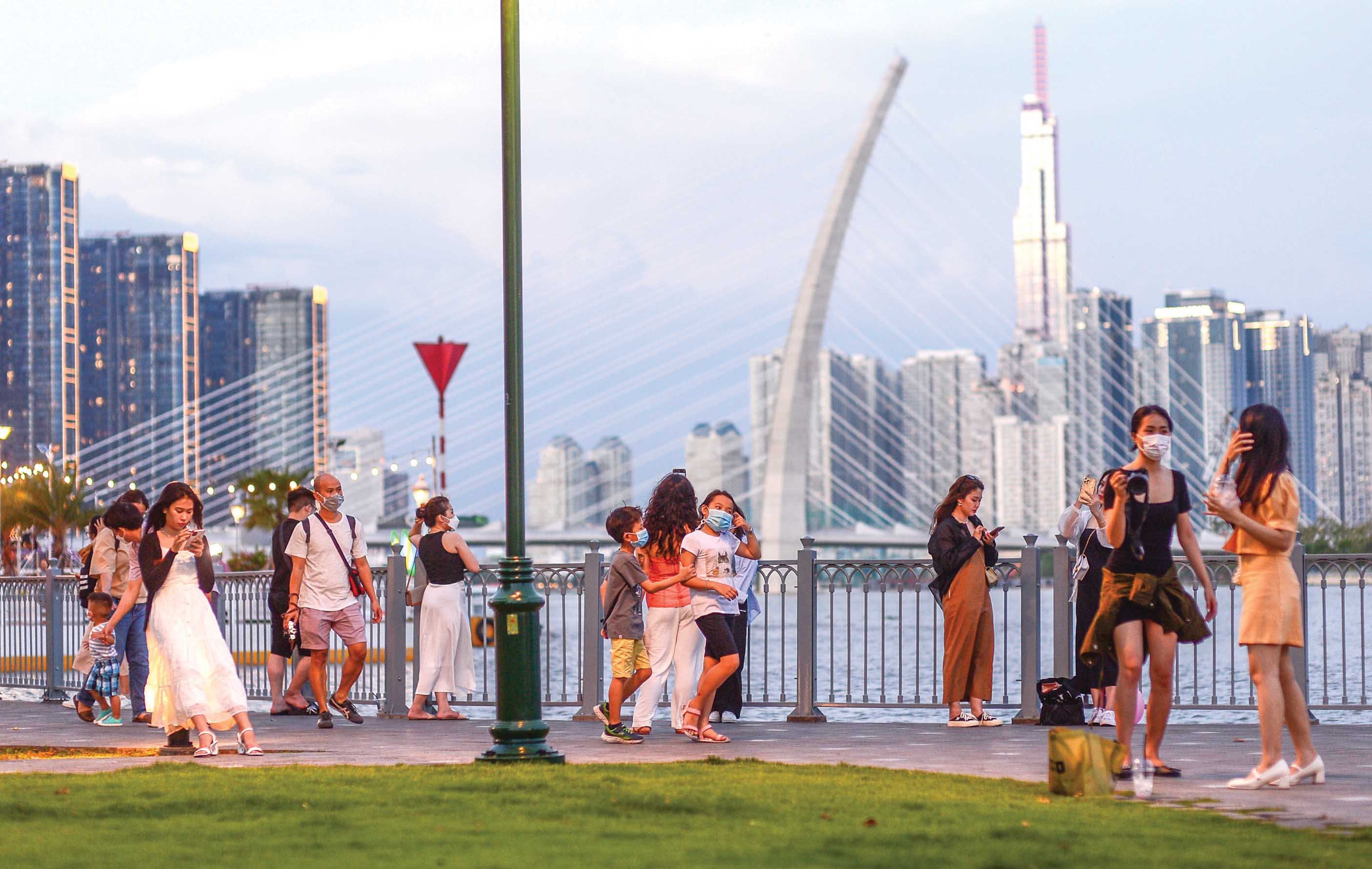 Người trẻ nghĩ về 30-4 - Ảnh 6. Người trẻ nghĩ về 30-4 - Ảnh 6.