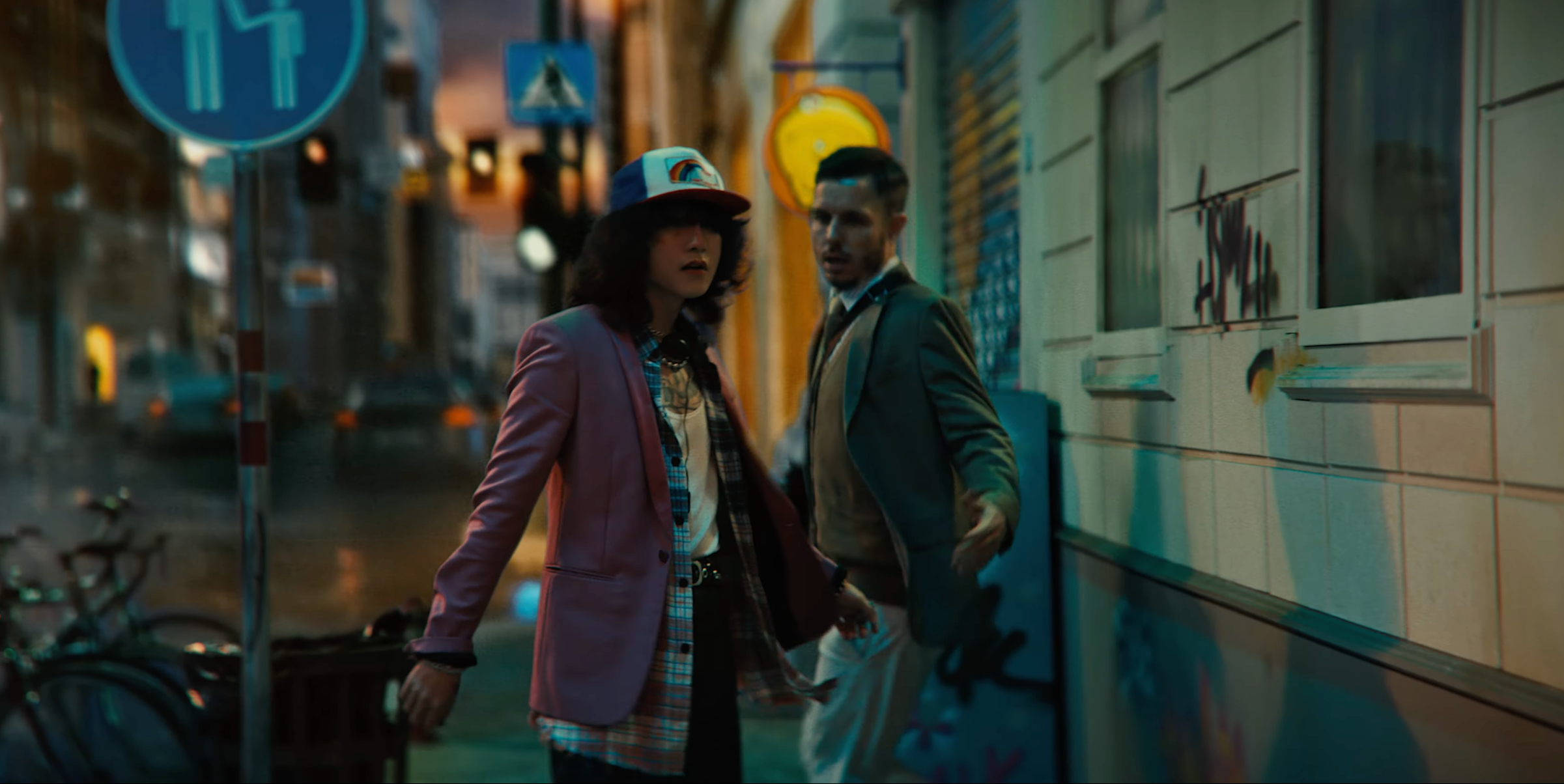 There is no one at all của Sơn Tùng M-TP: Thông điệp tiêu cực, bạo lực nhưng không dán nhãn - Ảnh 2. There is no one at all của Sơn Tùng M-TP: Thông điệp tiêu cực, bạo lực nhưng không dán nhãn - Ảnh 2.