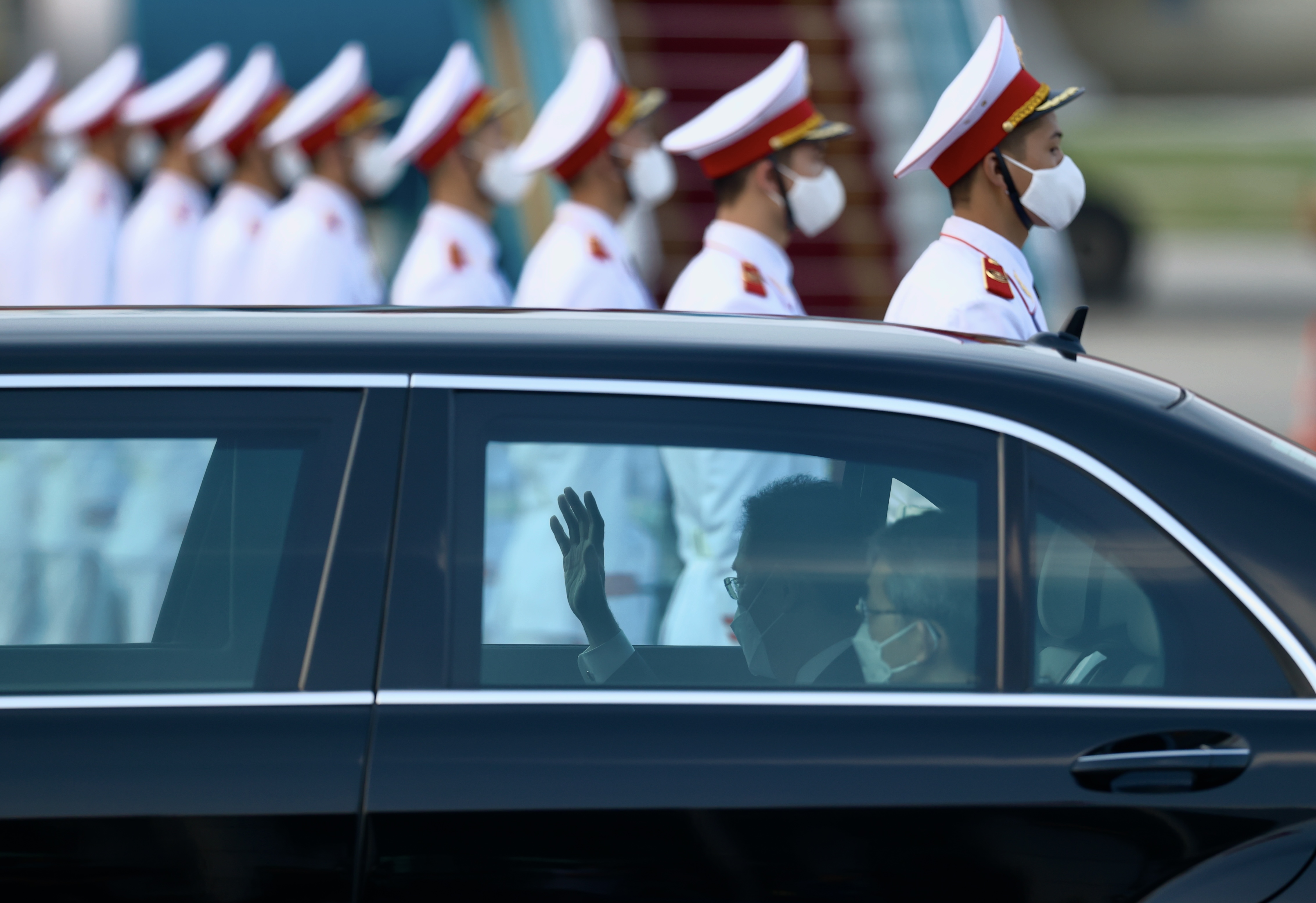 Thủ tướng Nhật Bản Kishida Fumio đã đến Việt Nam - Ảnh 4. Thủ tướng Nhật Bản Kishida Fumio đã đến Việt Nam - Ảnh 4.