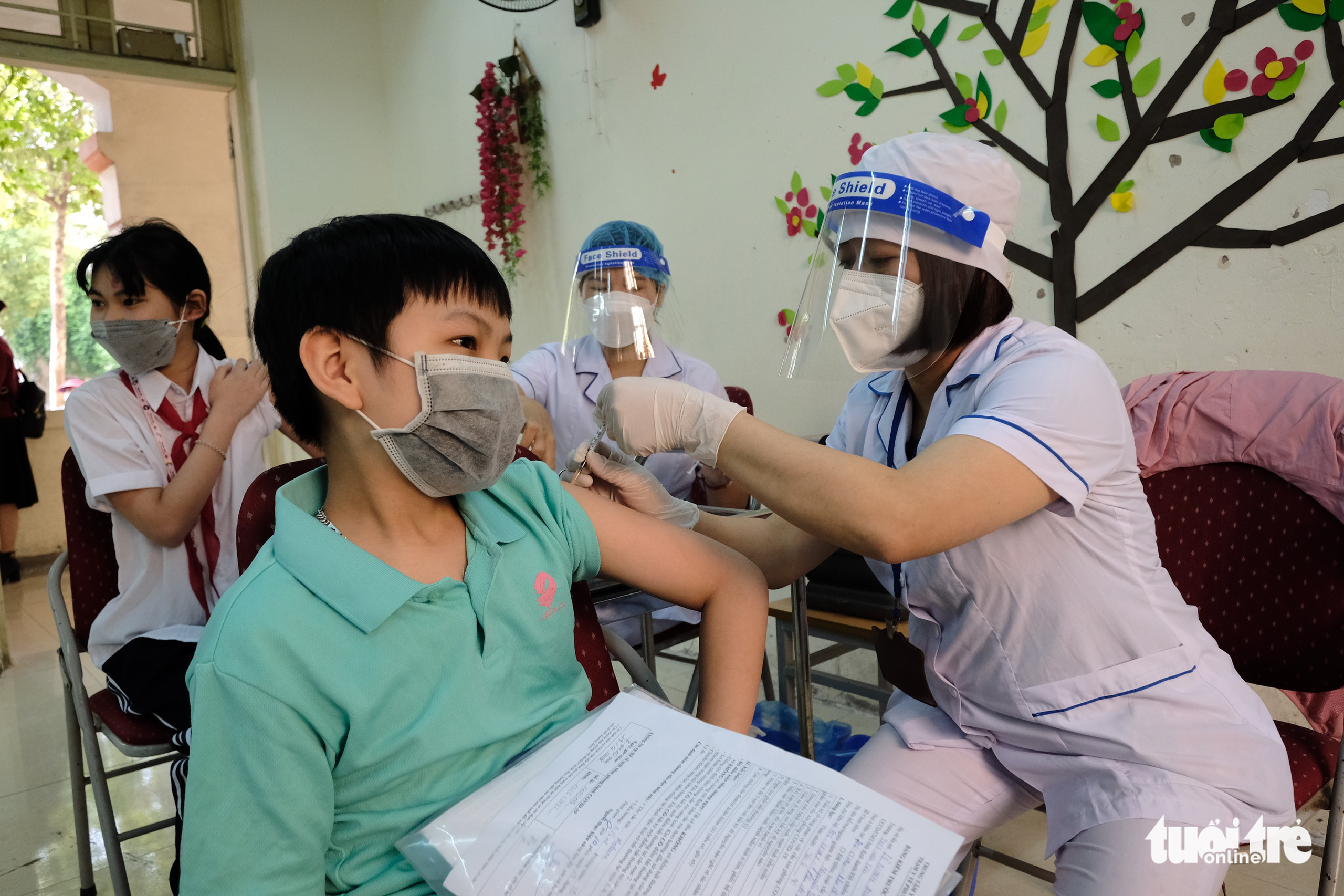 Tin COVID-19 chiều 30-4: Cả nước giảm 959 ca mới, còn 475 ca đang thở oxy và 3 ca tử vong - Ảnh 1. Tin COVID-19 chiều 30-4: Cả nước giảm 959 ca mới, còn 475 ca đang thở oxy và 3 ca tử vong - Ảnh 1.