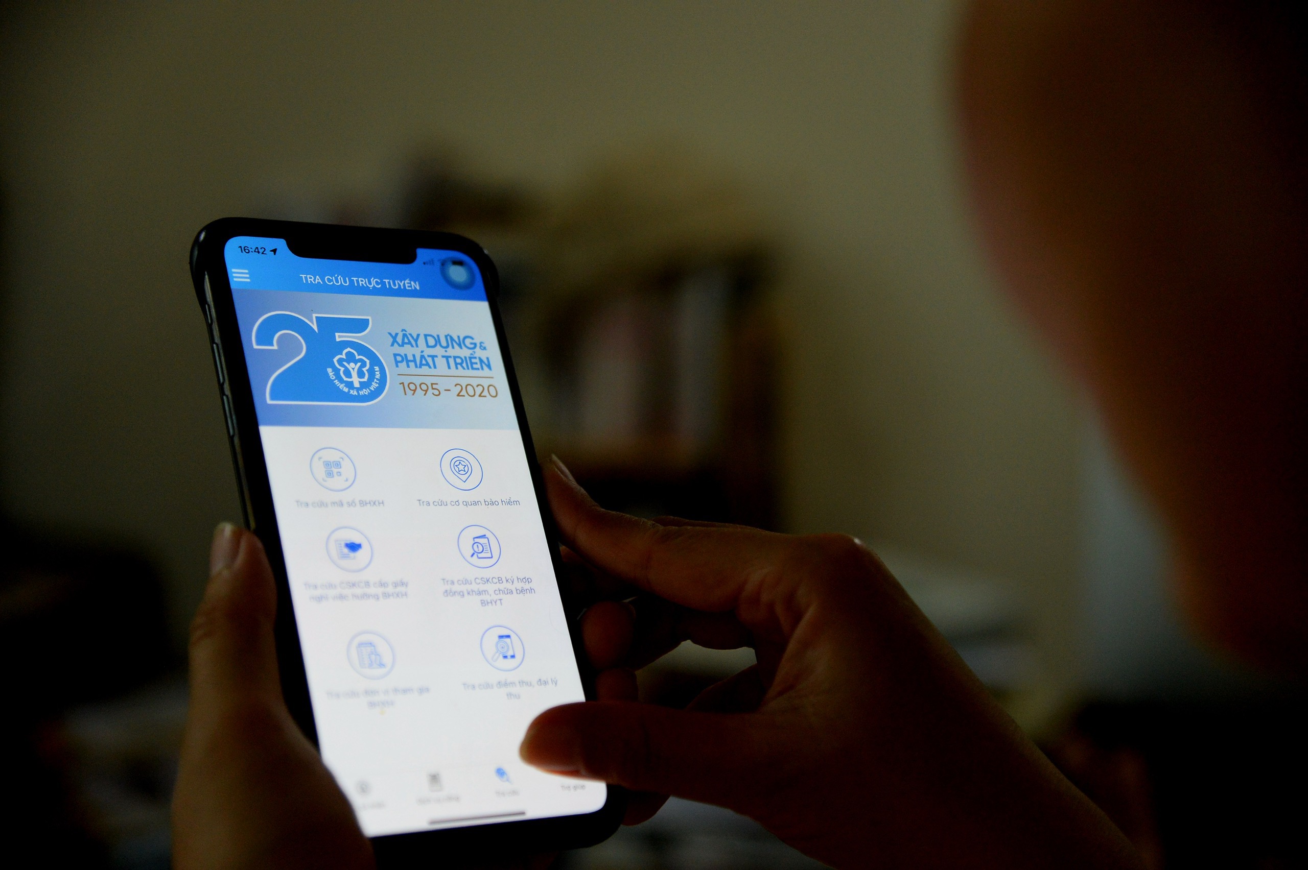 Mong sớm bỏ hẳn việc in thông tin BHXH ra giấy - Ảnh 1. Mong sớm bỏ hẳn việc in thông tin BHXH ra giấy - Ảnh 1.