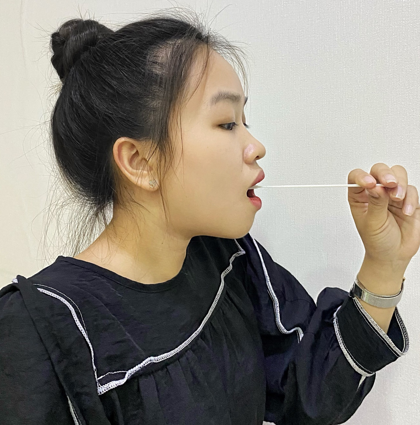 Test bọt-họng 2in1 - Thêm giải pháp test nhanh kháng nguyên COVID-19 cho mọi đối tượng - Ảnh 2. Test bọt-họng 2in1 - Thêm giải pháp test nhanh kháng nguyên COVID-19 cho mọi đối tượng - Ảnh 2.