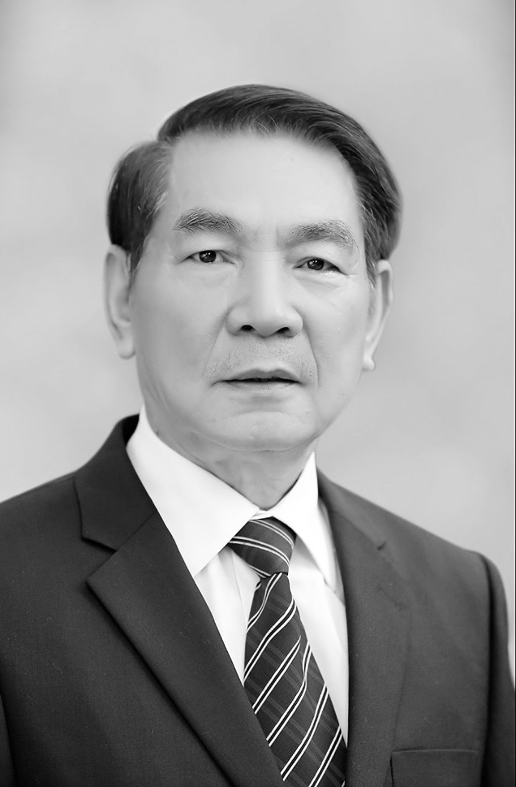 Lễ tang nguyên Bí thư Tỉnh ủy Ninh Bình được tổ chức theo nghi thức cấp cao - Ảnh 1. Lễ tang nguyên Bí thư Tỉnh ủy Ninh Bình được tổ chức theo nghi thức cấp cao - Ảnh 1.