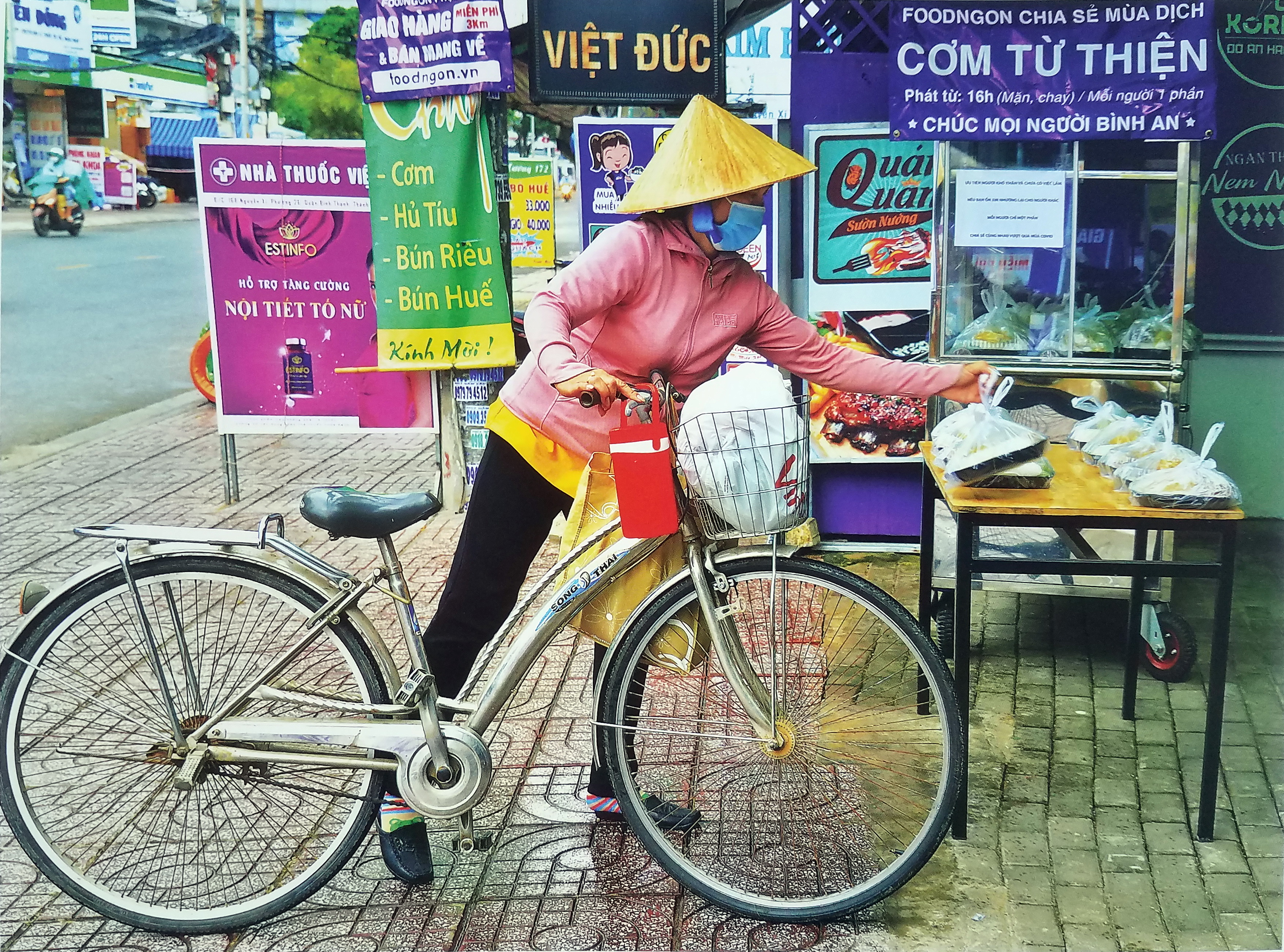 Sài Gòn COVID-19 - 2021 tràn ngập yêu thương của Trần Thế Phong - Ảnh 8. Sài Gòn COVID-19 - 2021 tràn ngập yêu thương của Trần Thế Phong - Ảnh 8.