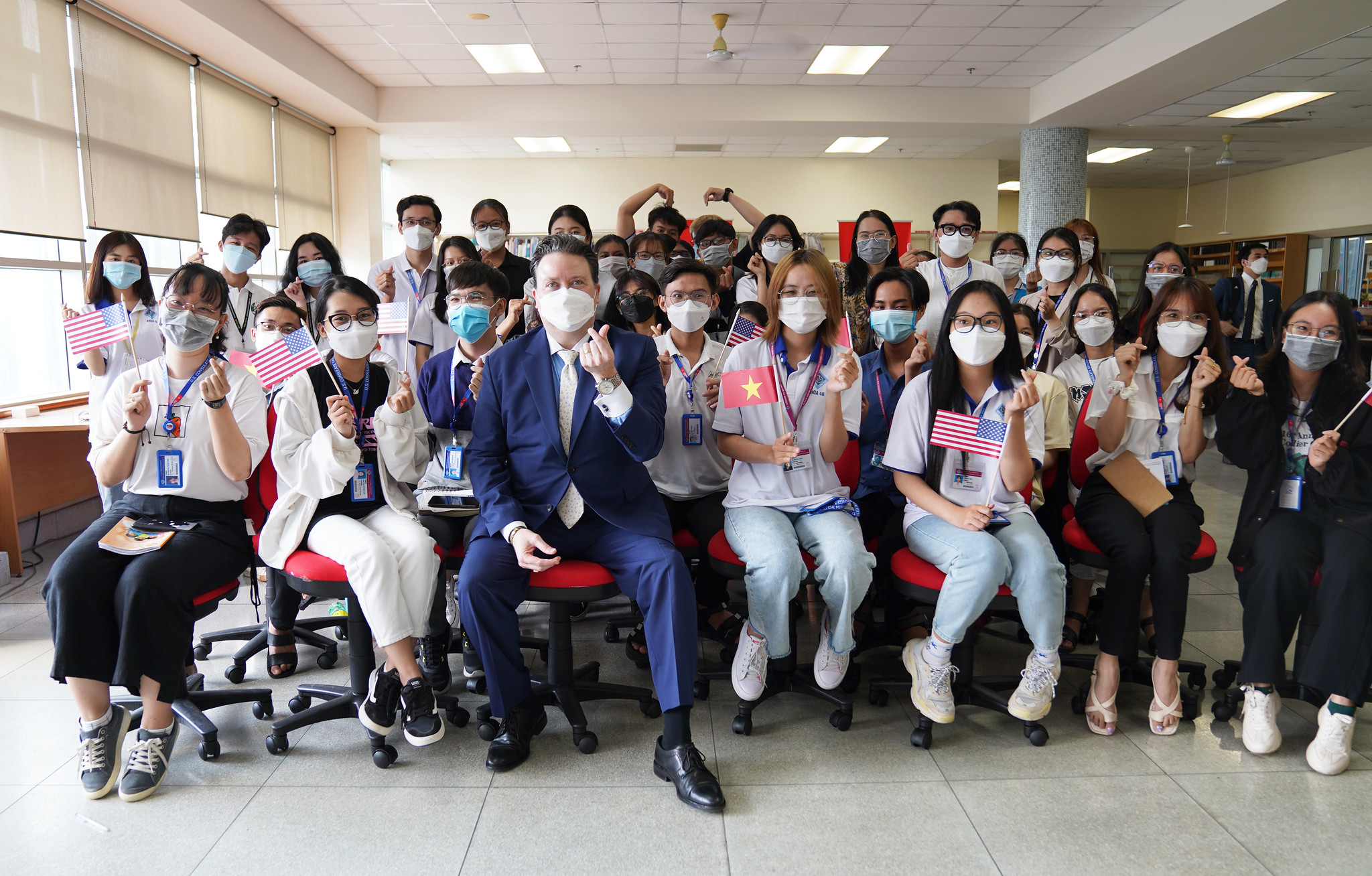 Về lại Cần Thơ sau 16 năm, Đại sứ Mỹ ấn tượng vì sự phát triển - Ảnh 4. Về lại Cần Thơ sau 16 năm, Đại sứ Mỹ ấn tượng vì sự phát triển - Ảnh 4.