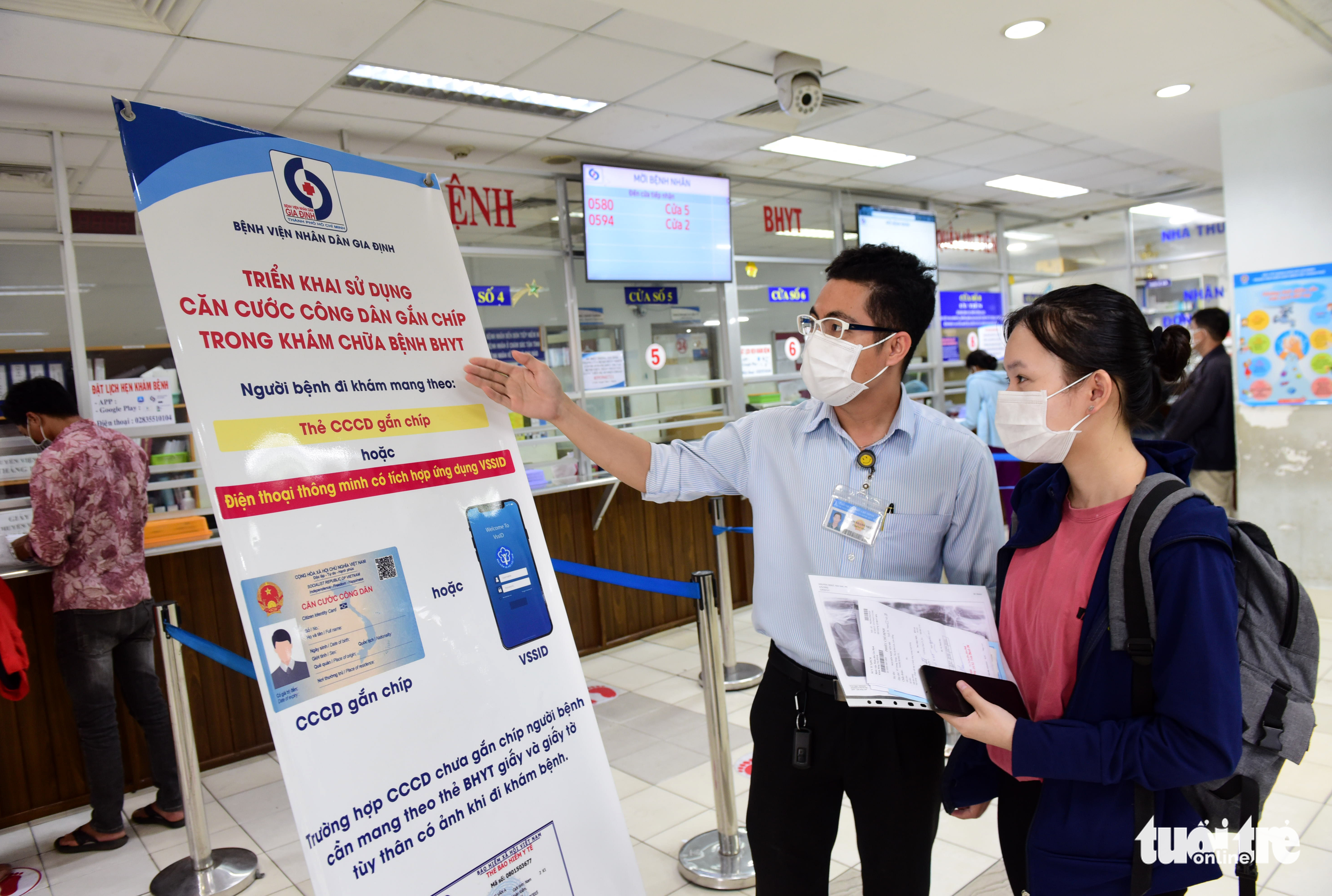 Khám bệnh bằng thẻ CCCD gắn chip: Tiện lợi nhưng chưa đồng bộ dữ liệu - Ảnh 1. Khám bệnh bằng thẻ CCCD gắn chip: Tiện lợi nhưng chưa đồng bộ dữ liệu - Ảnh 1.