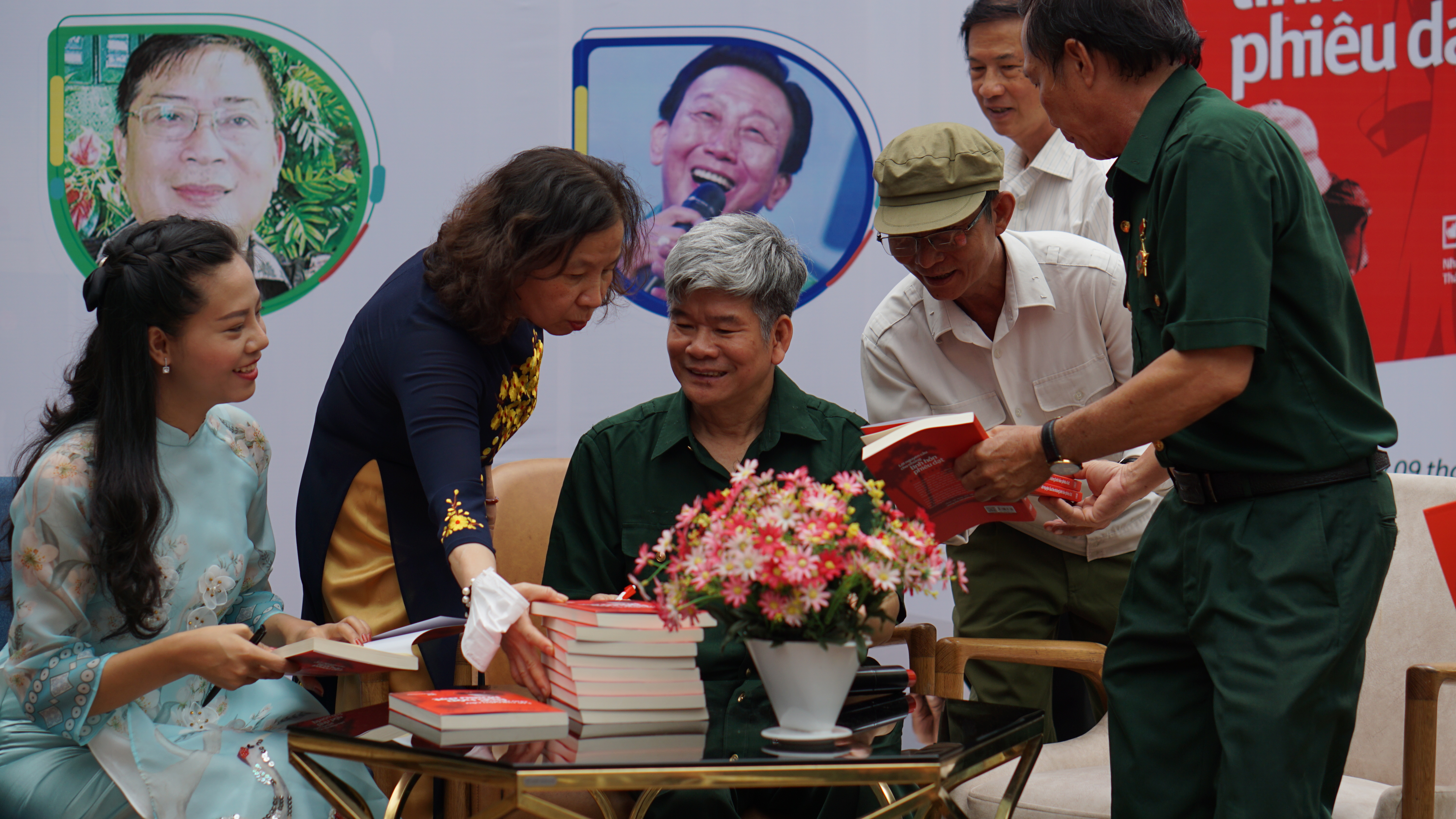 Lời nguyện cầu cho những linh hồn phiêu dạt - Ảnh 1.