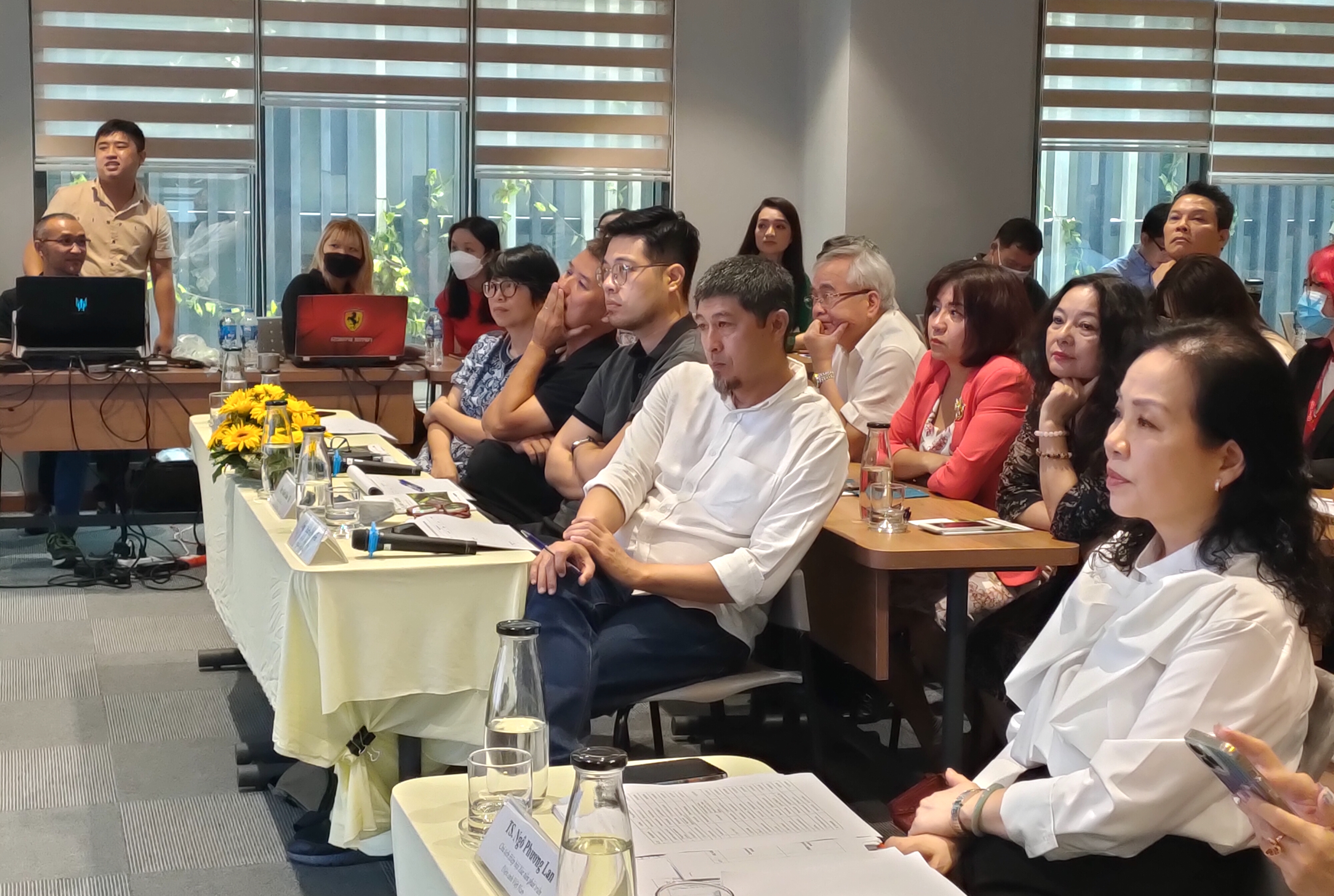 Giới trẻ làm phim cảnh tỉnh về ngày Trái đất trở thành hành tinh chết - Ảnh 2. Giới trẻ làm phim cảnh tỉnh về ngày Trái đất trở thành hành tinh chết - Ảnh 2.