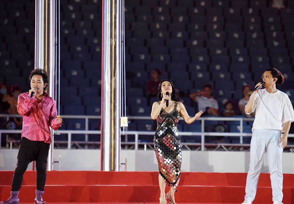 Tùng Dương, Hồng Nhung và Oplus được chọn hát bài hát SEA Games 31 trong đêm khai mạc - Ảnh 2. Tùng Dương, Hồng Nhung và Oplus được chọn hát bài hát SEA Games 31 trong đêm khai mạc - Ảnh 2.