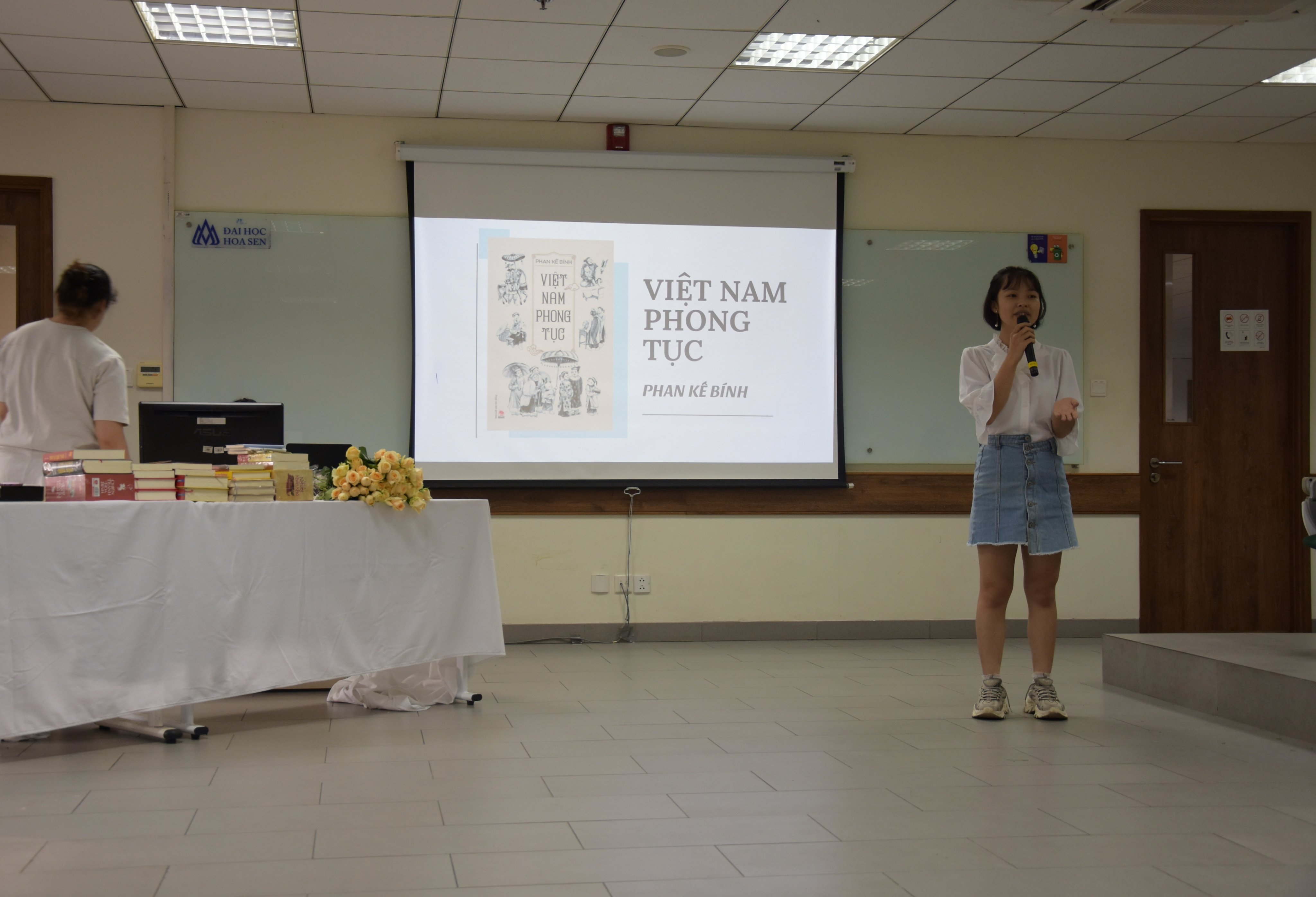 Đọc sách giúp thay đổi tư duy, cách sống - Ảnh 2. Đọc sách giúp thay đổi tư duy, cách sống - Ảnh 2.