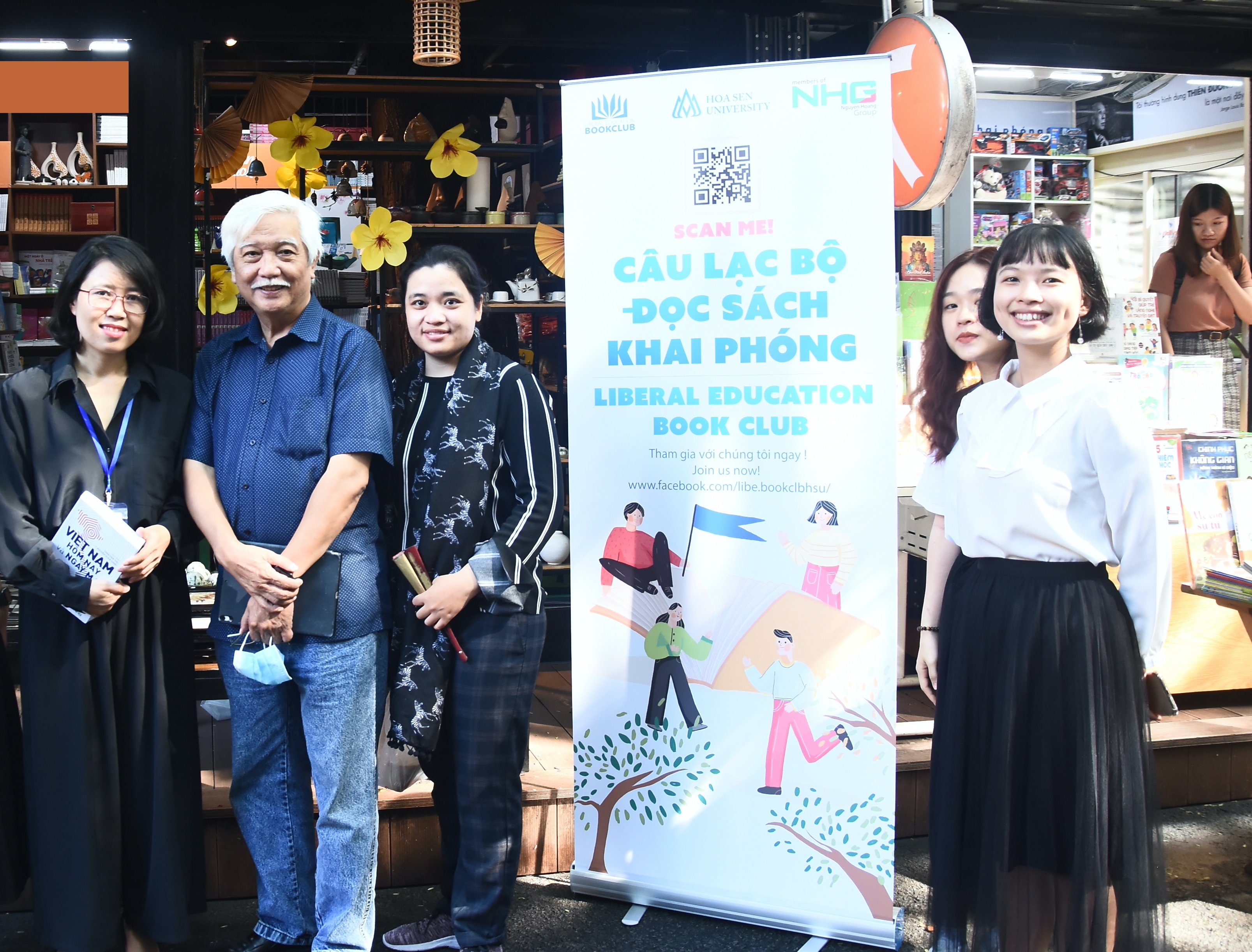 Đọc sách giúp thay đổi tư duy, cách sống - Ảnh 1. Đọc sách giúp thay đổi tư duy, cách sống - Ảnh 1.