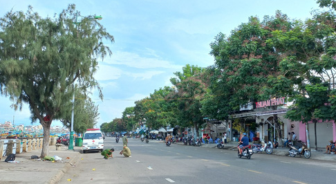 Truy sát bằng xe 7 chỗ tại bờ kè Phan Thiết, một người chết - Ảnh 1. Truy sát bằng xe 7 chỗ tại bờ kè Phan Thiết, một người chết - Ảnh 1.