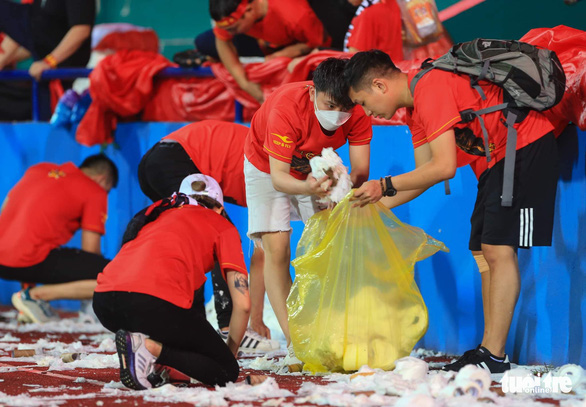 Tin sáng 13-5: Mức đóng BHYT hộ gia đình sẽ tăng; CĐV không được ném giấy vệ sinh trận gặp Myanmar - Ảnh 3. Tin sáng 13-5: Mức đóng BHYT hộ gia đình sẽ tăng; CĐV không được ném giấy vệ sinh trận gặp Myanmar - Ảnh 3.