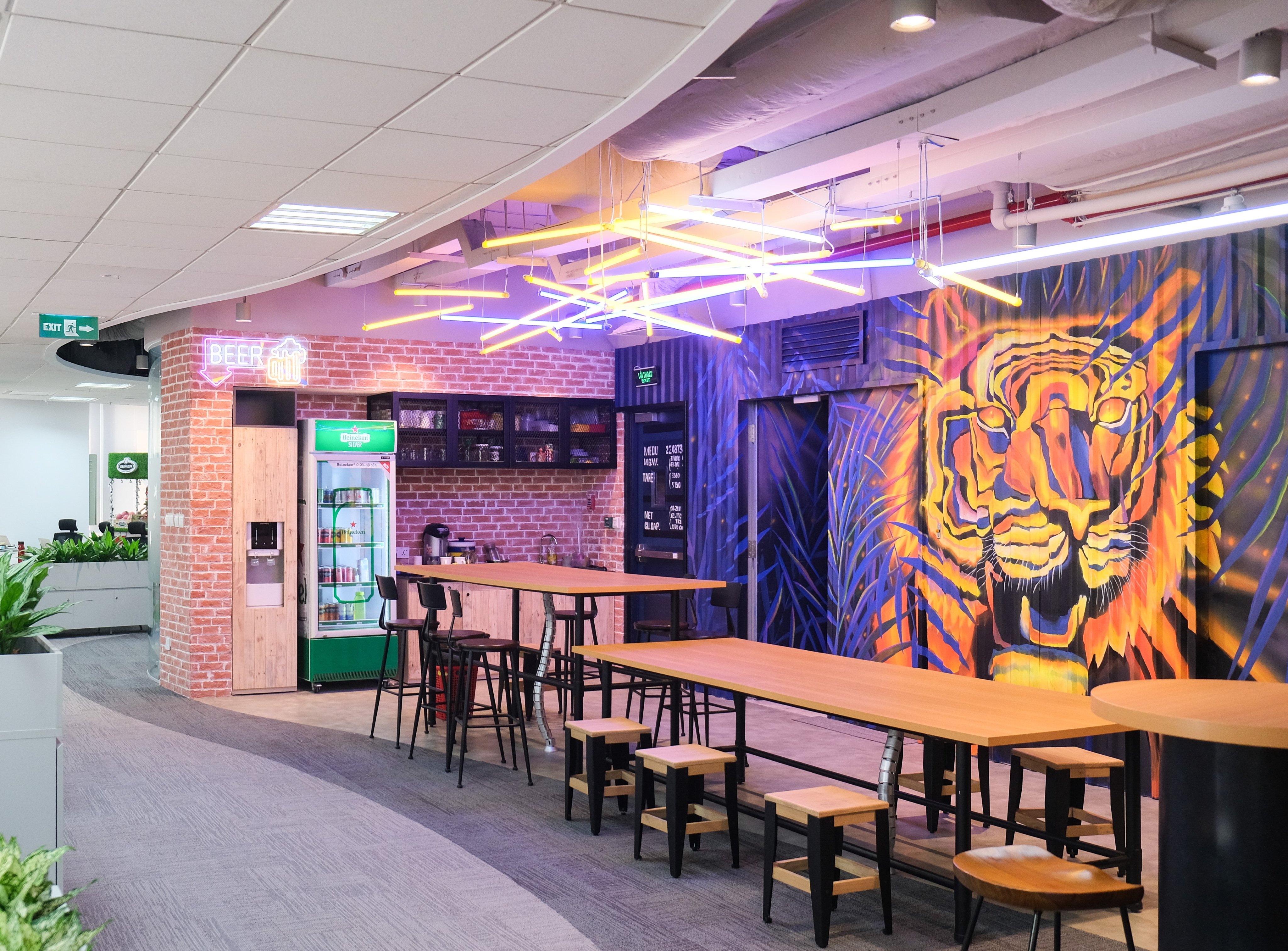 Khám phá văn phòng làm việc phong cách hybrid work của Heineken - Ảnh 3.
